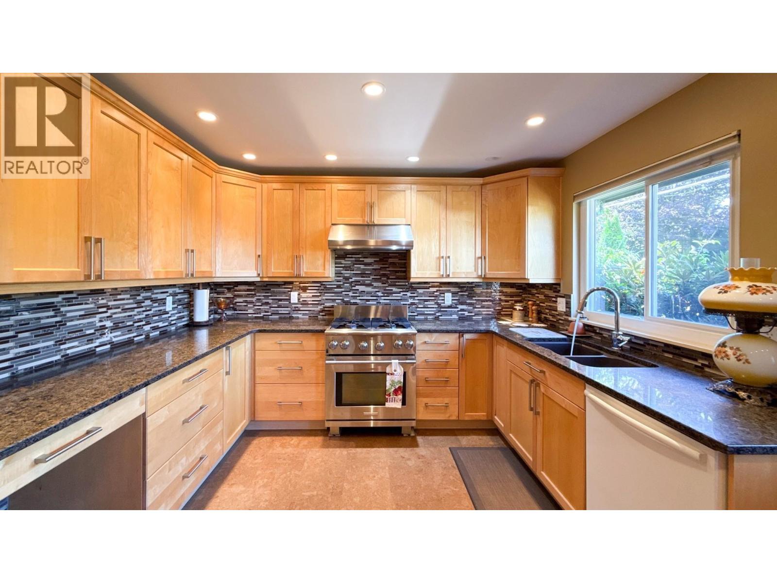 11879 220 Street, Maple Ridge, British Columbia  V2X 5P9 - Photo 8 - R3053013