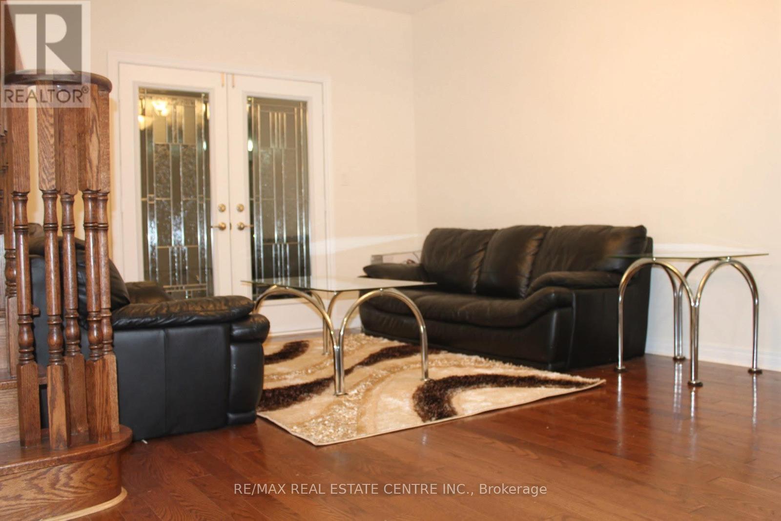 7 Durango Drive, Brampton, Ontario  L4X 2Z2 - Photo 2 - W12497740