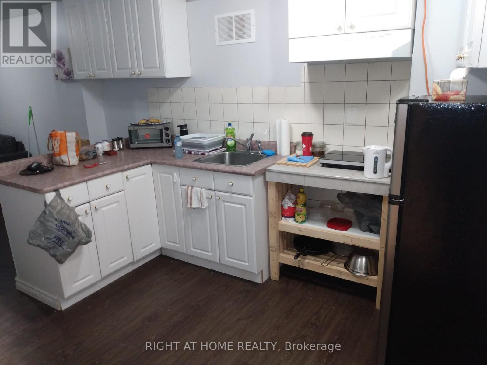 Basement - 5890 Delledone Drive E, Mississauga, Ontario L5M 7A3 - Photo 5 - W12492182