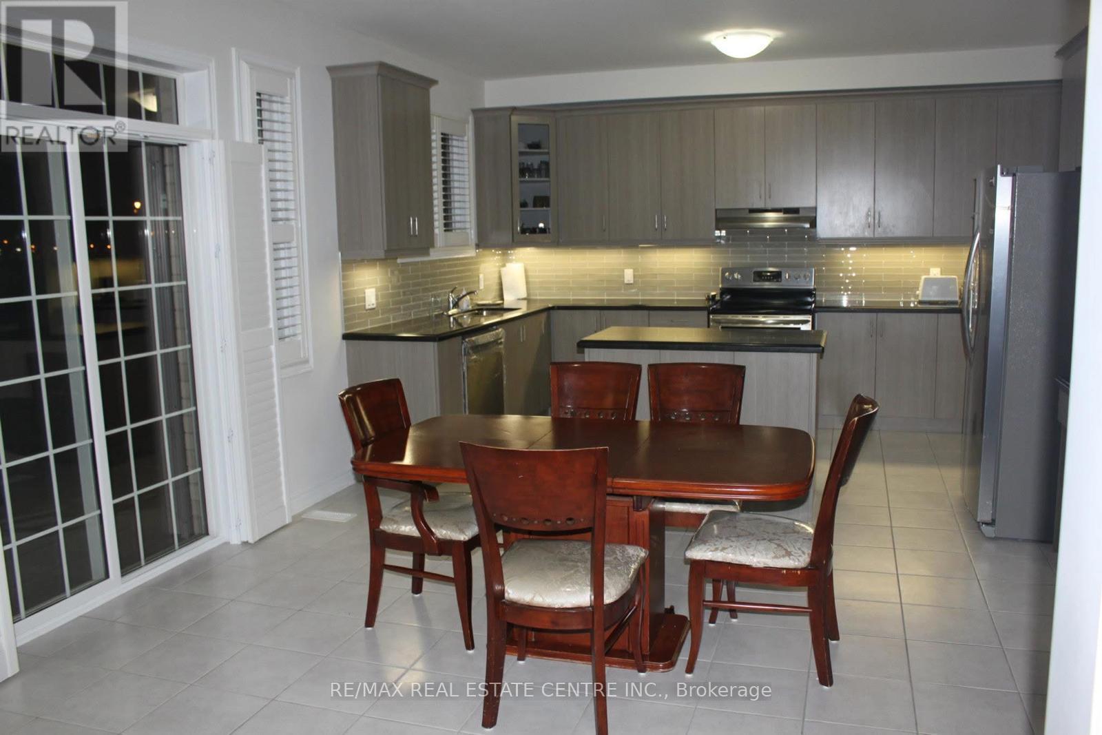 7 Durango Drive, Brampton, Ontario  L4X 2Z2 - Photo 6 - W12497740