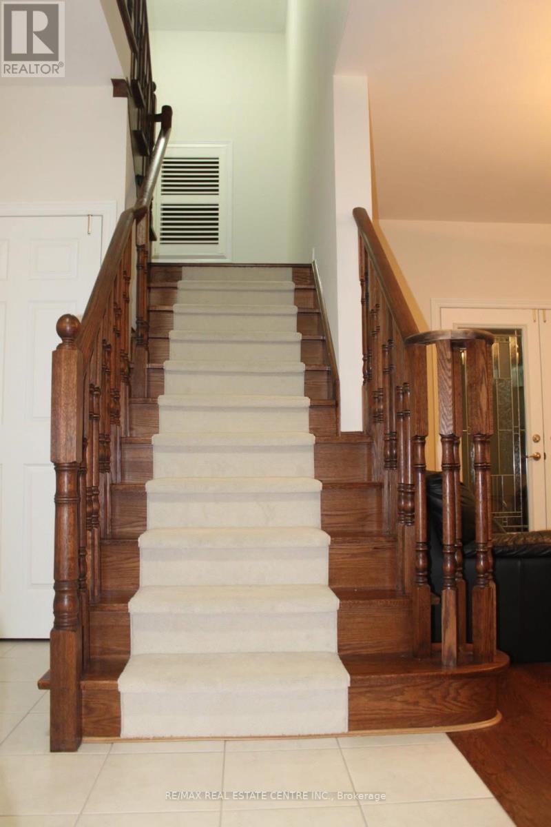 7 Durango Drive, Brampton, Ontario  L4X 2Z2 - Photo 16 - W12497740