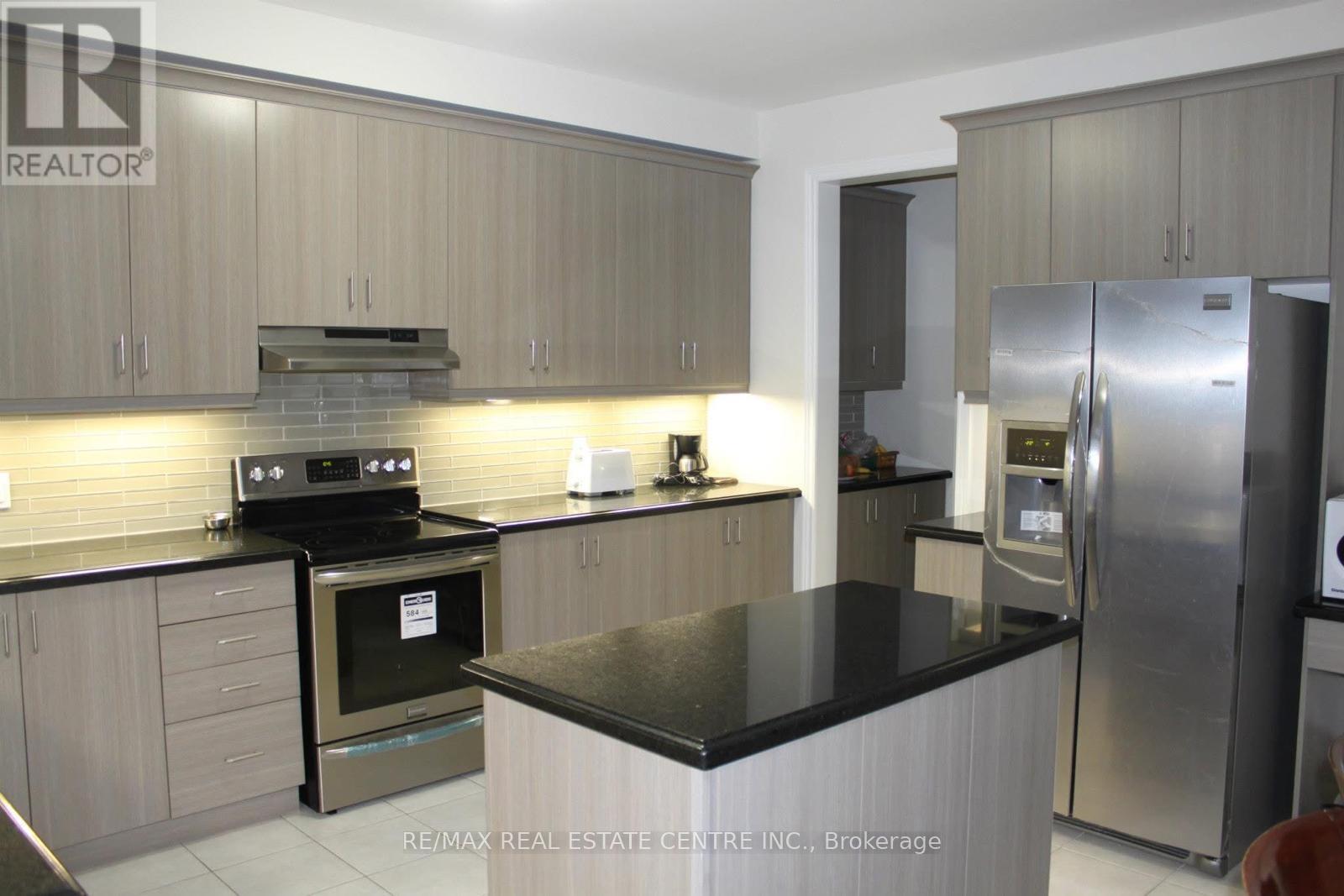 7 Durango Drive, Brampton, Ontario  L4X 2Z2 - Photo 7 - W12497740