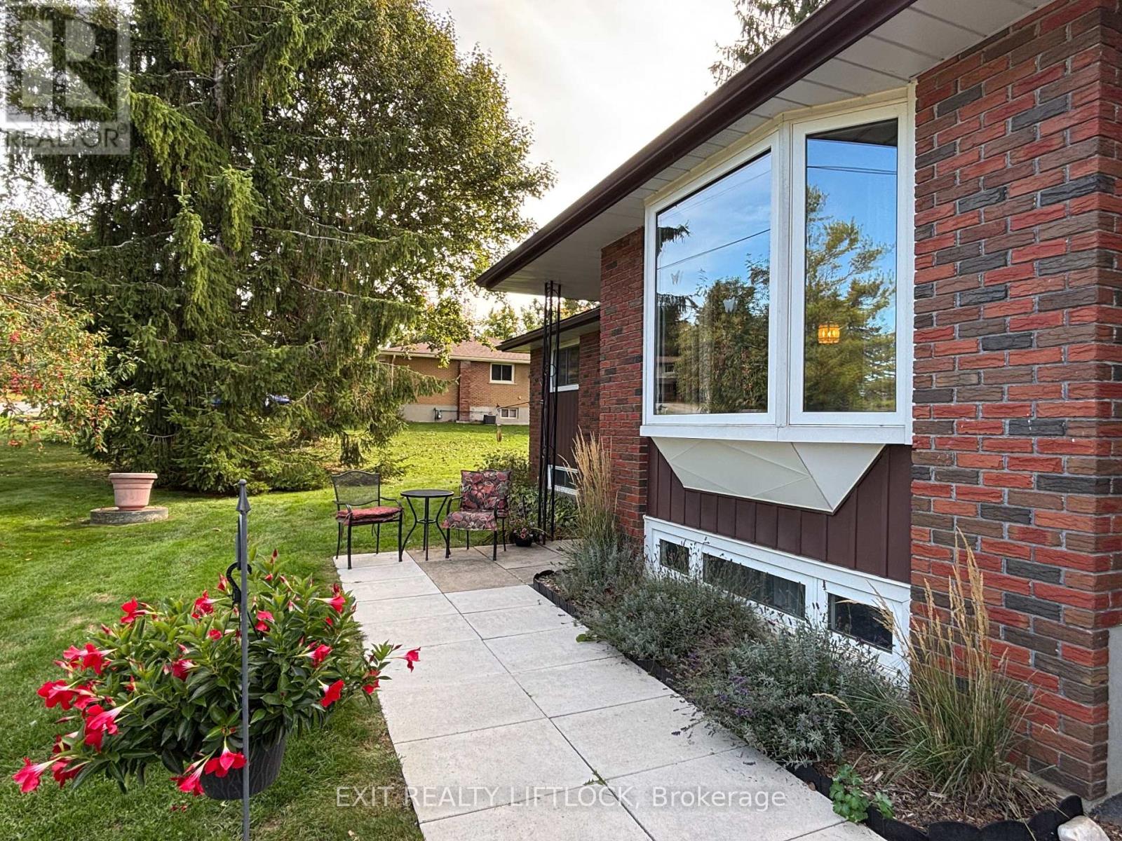 1276 Beavis Boulevard, Selwyn, Ontario  K0L 1H0 - Photo 2 - X12443790