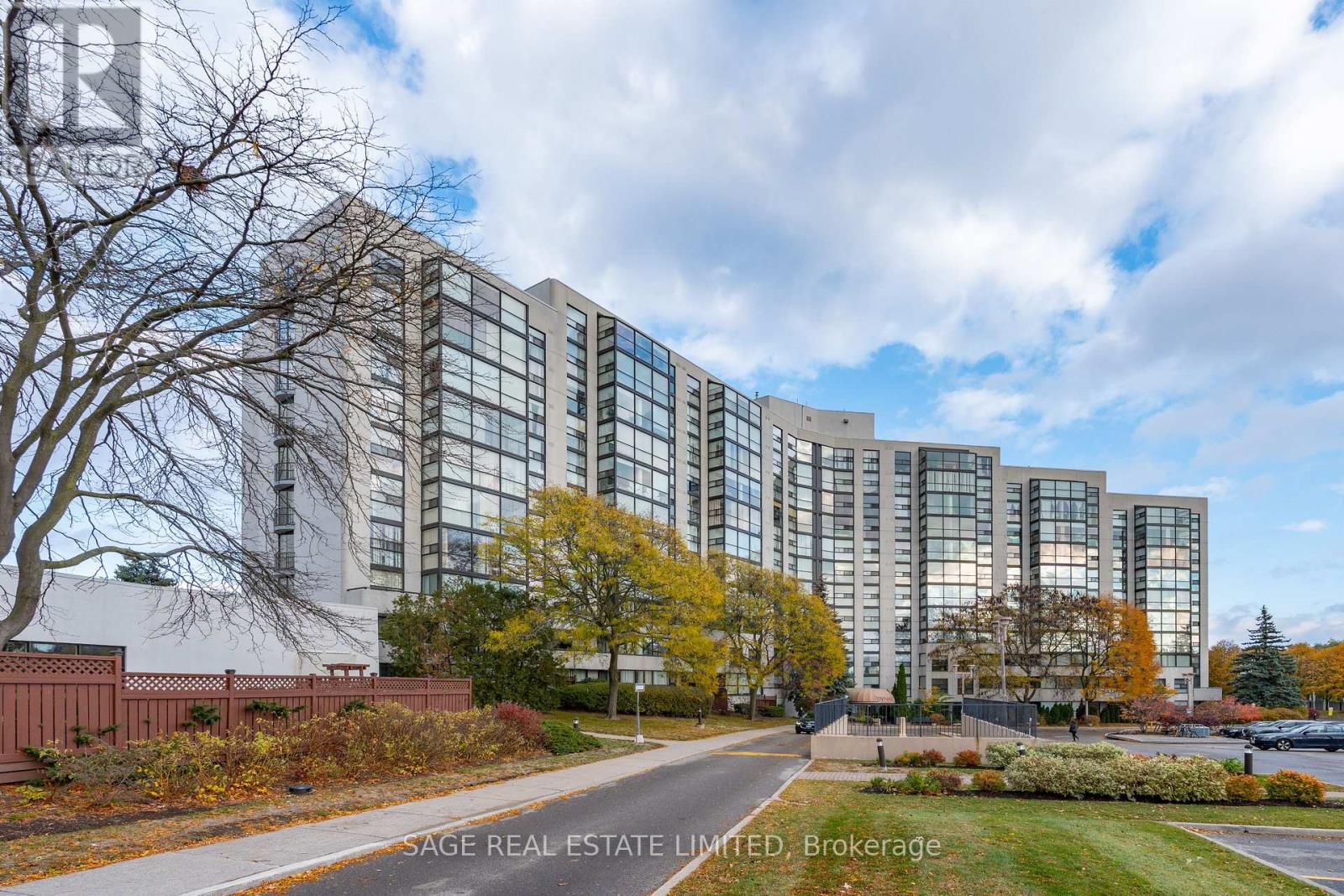 1002 - 30 HARDING BOULEVARD, Richmond Hill, Ontario