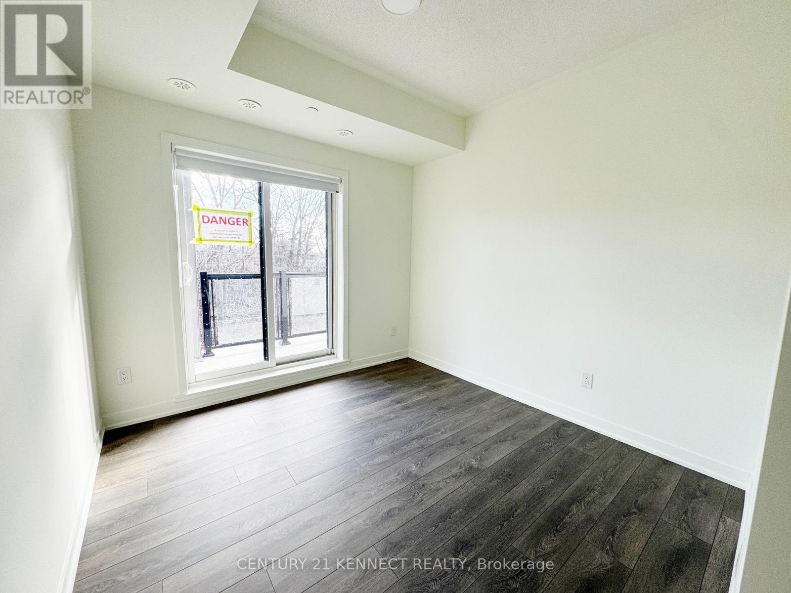 202 - 135 Canon Jackson Drive, Toronto, Ontario  M6M 0C3 - Photo 7 - W12506990