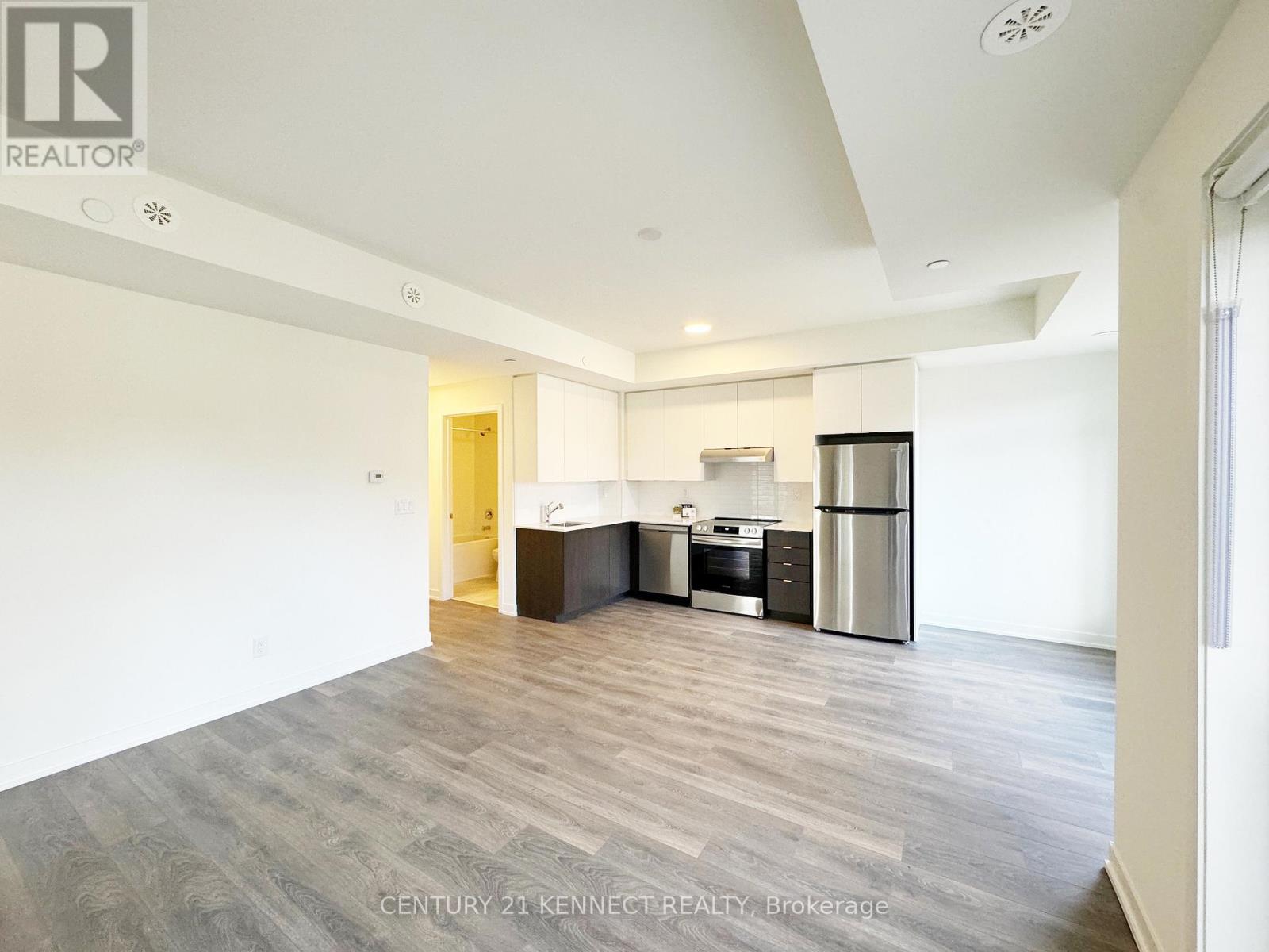 202 - 135 Canon Jackson Drive, Toronto, Ontario  M6M 0C3 - Photo 4 - W12506990