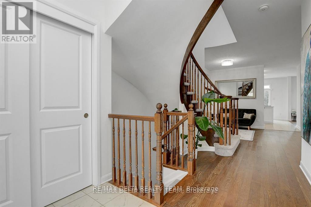 370 Aquaview Drive, Ottawa, Ontario K4A 5K5 - Photo 3 - X12424988