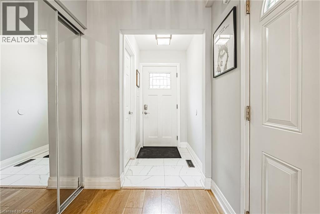 4201 Longmoor Drive Unit# 5, Burlington, Ontario  L7L 5J9 - Photo 3 - 40785026