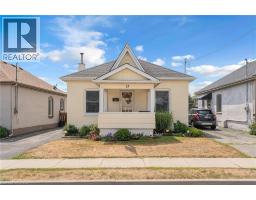 17 BLOSSIE Street, Brantford, Ontario