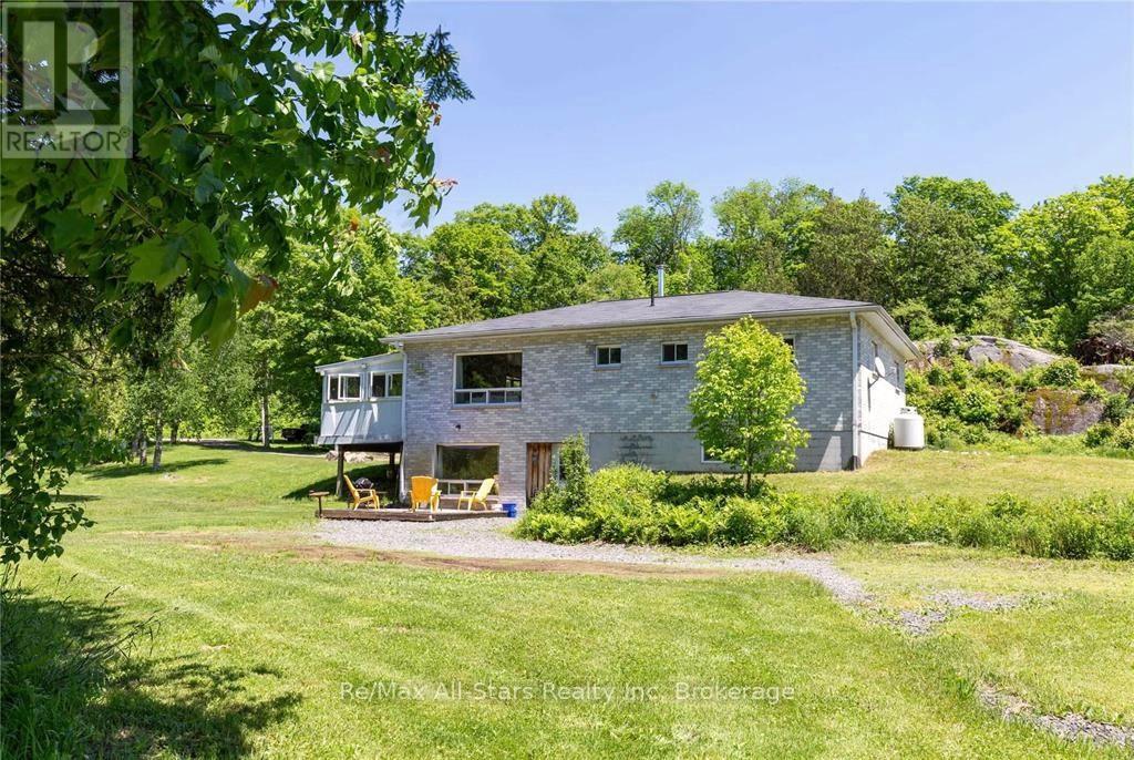 <h3>$990,000</h3><p>410 Etwell Road, Huntsville, Ontario</p>