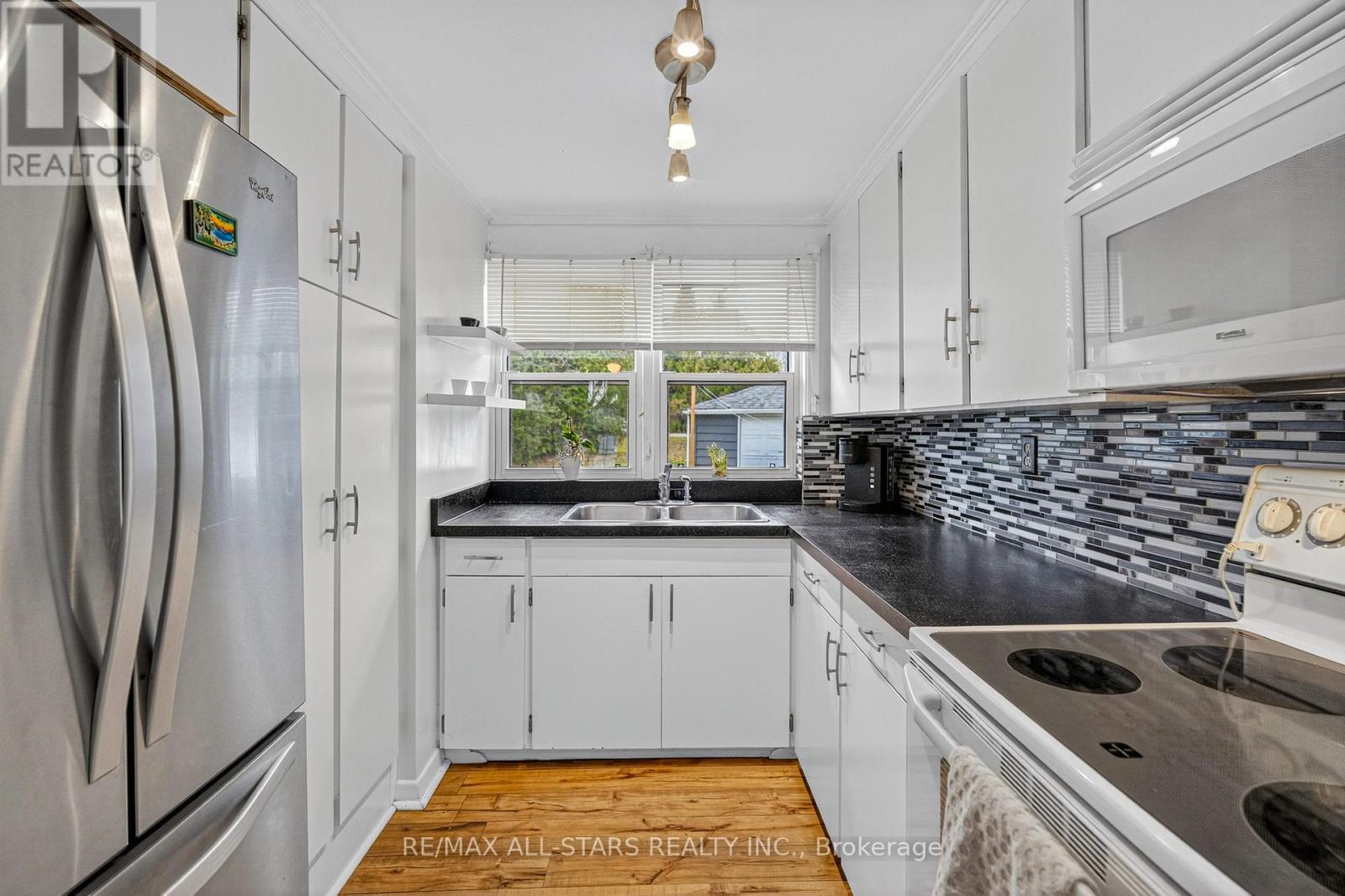 19 Charlotte Crescent, Kawartha Lakes, Ontario K0L 2W0 - Photo 7 - X12507834