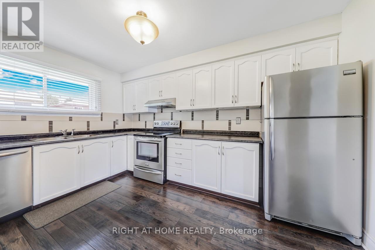 9 - 9 Ashton Crescent, Brampton, Ontario  L6S 3J9 - Photo 2 - W12280726