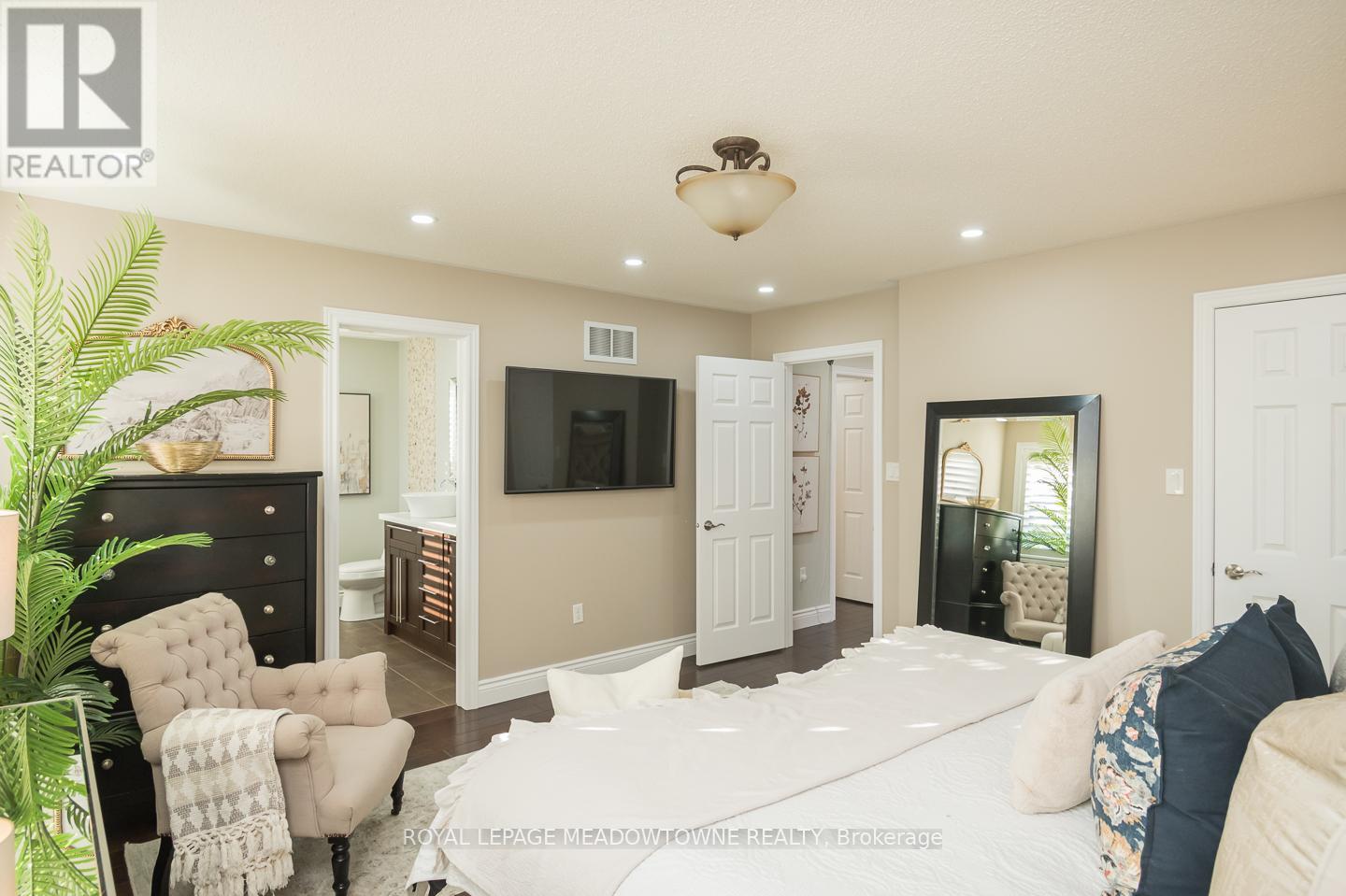 371 Alexander Crescent, Milton, Ontario  L9T 6K7 - Photo 12 - W12400228