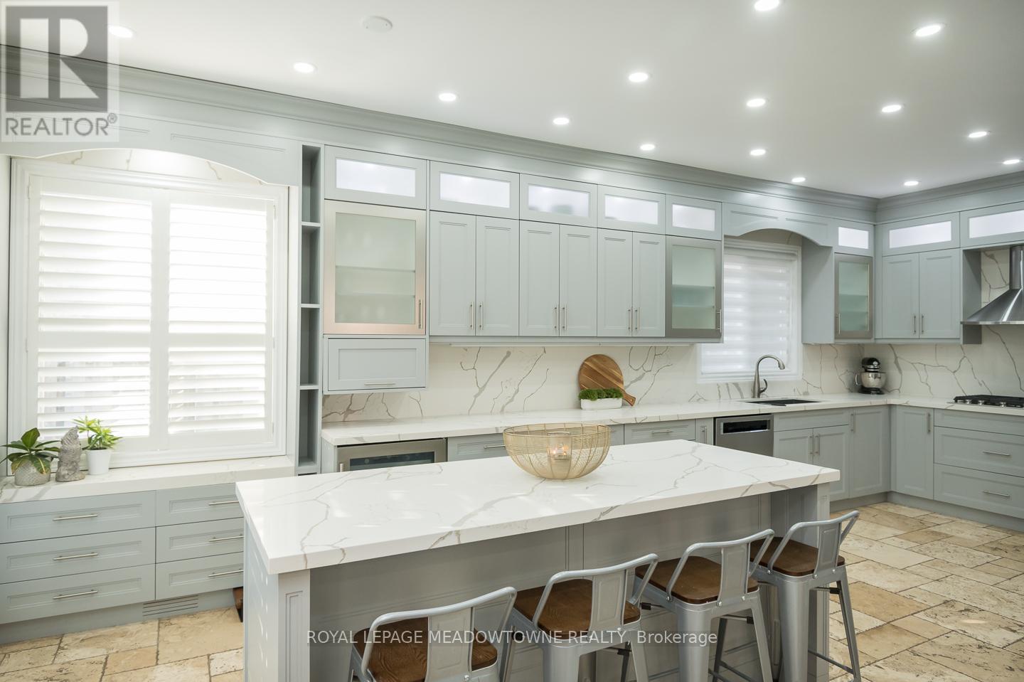 371 Alexander Crescent, Milton, Ontario  L9T 6K7 - Photo 2 - W12400228