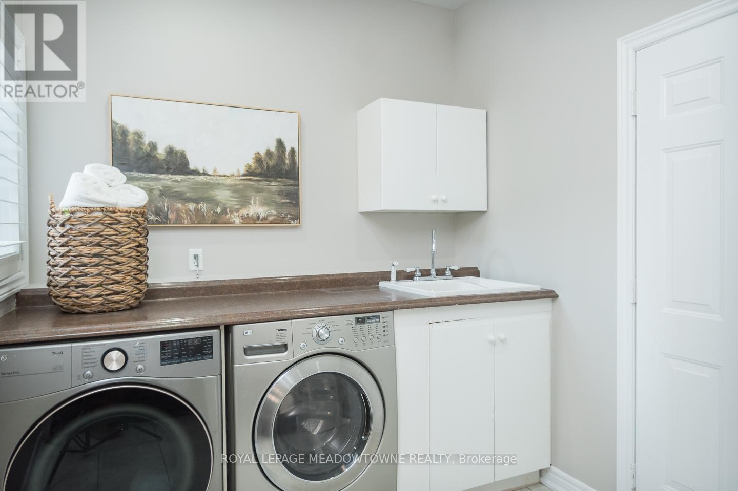 371 Alexander Crescent, Milton, Ontario  L9T 6K7 - Photo 9 - W12400228