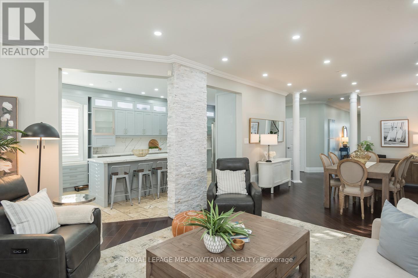 371 Alexander Crescent, Milton, Ontario  L9T 6K7 - Photo 7 - W12400228