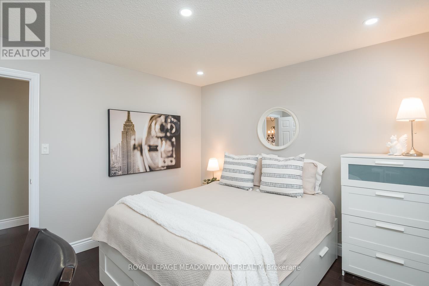 371 Alexander Crescent, Milton, Ontario  L9T 6K7 - Photo 17 - W12400228