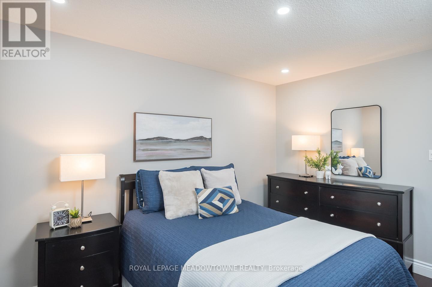 371 Alexander Crescent, Milton, Ontario  L9T 6K7 - Photo 19 - W12400228