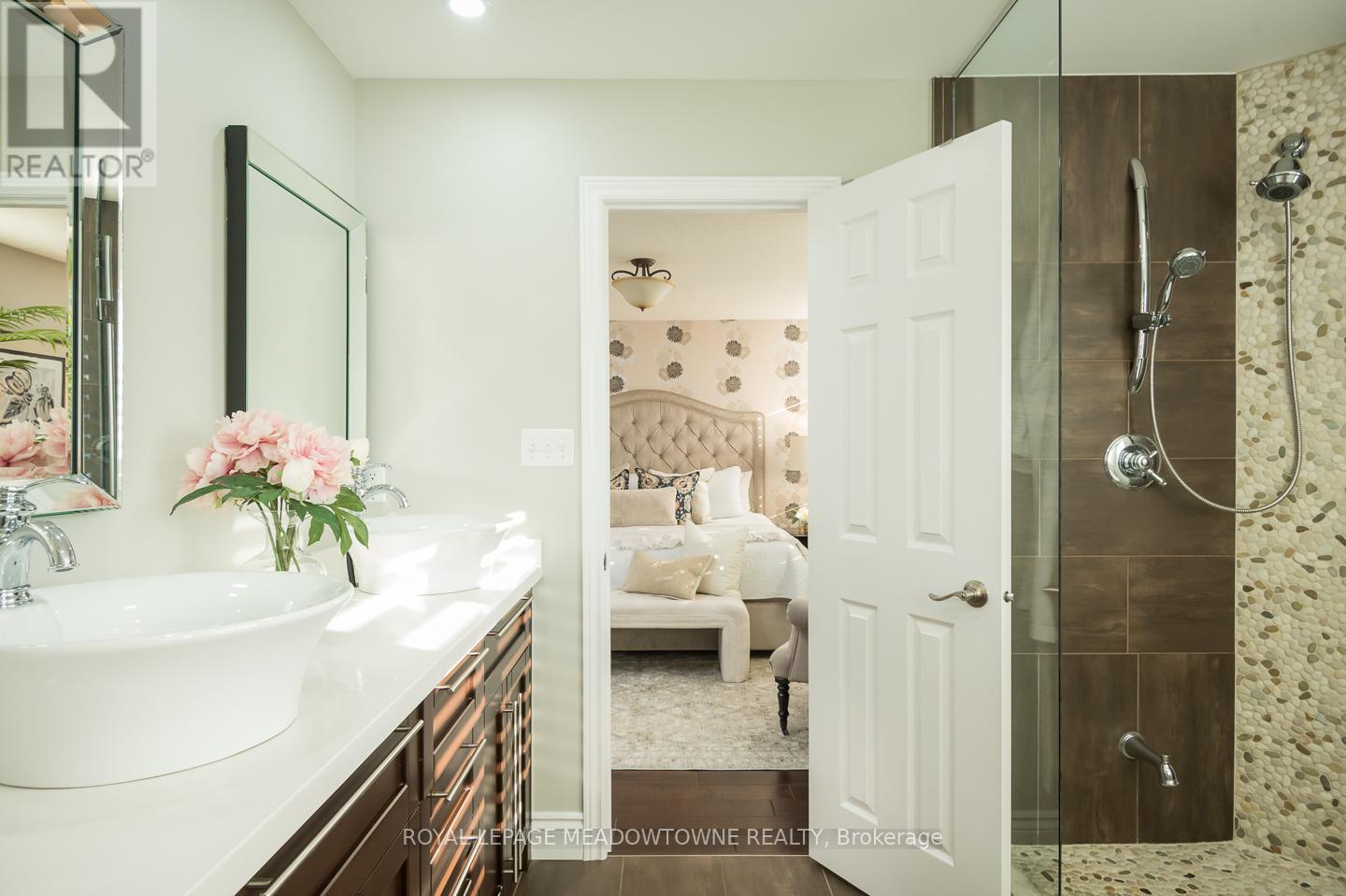 371 Alexander Crescent, Milton, Ontario  L9T 6K7 - Photo 13 - W12400228