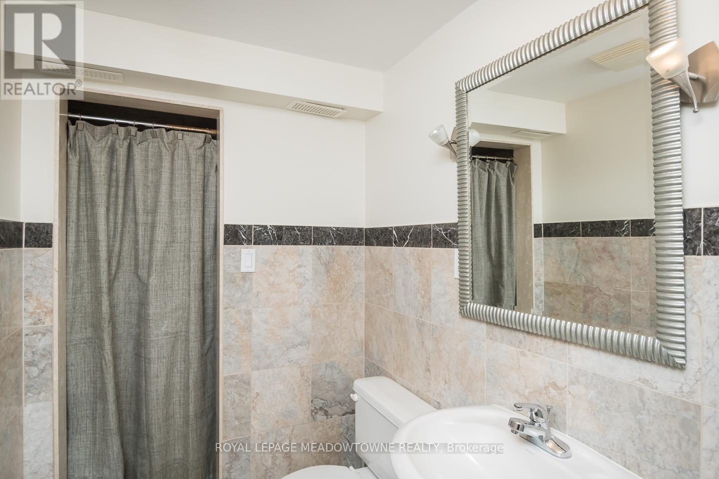 371 Alexander Crescent, Milton, Ontario  L9T 6K7 - Photo 28 - W12400228