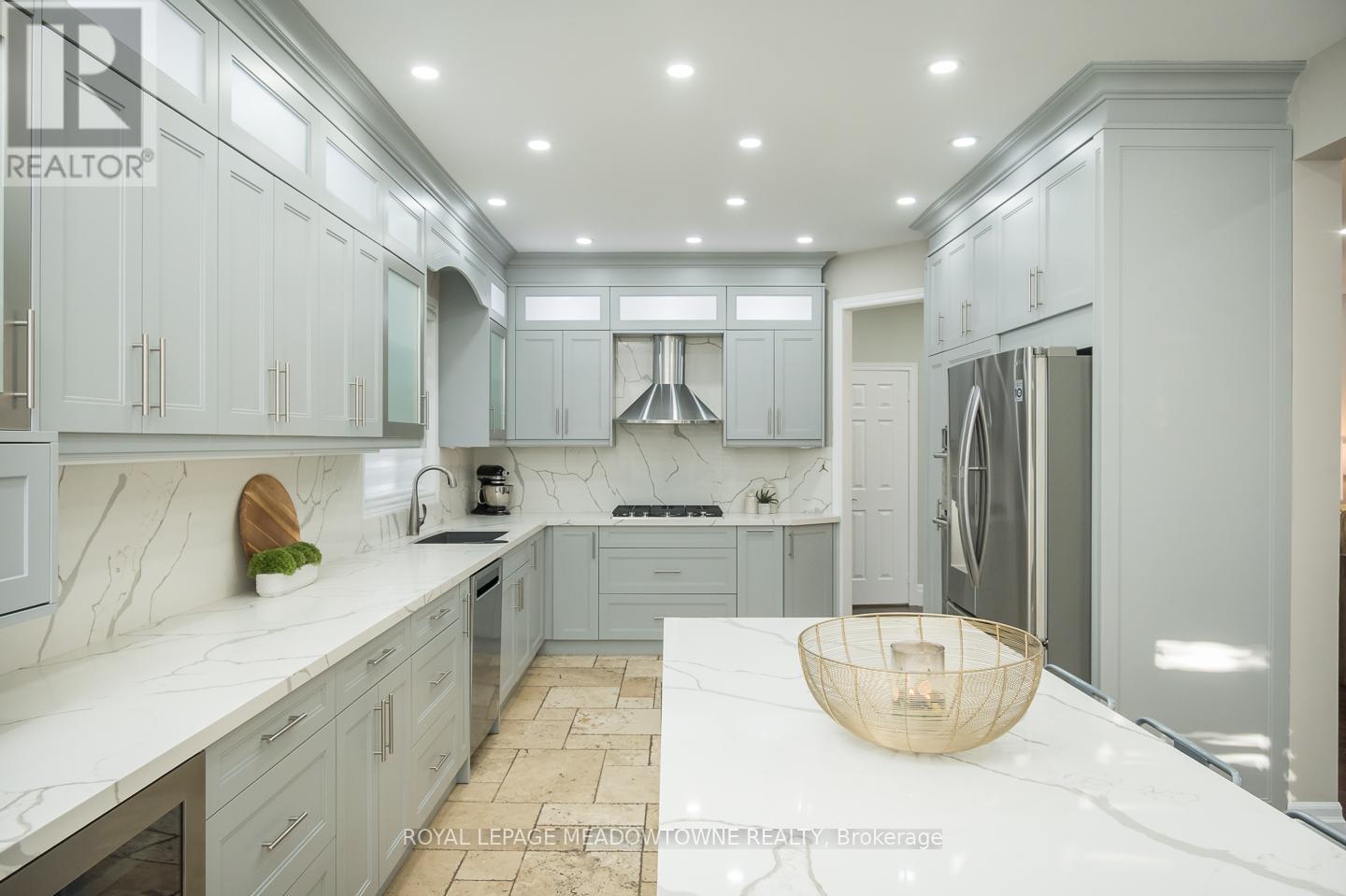 371 Alexander Crescent, Milton, Ontario  L9T 6K7 - Photo 3 - W12400228