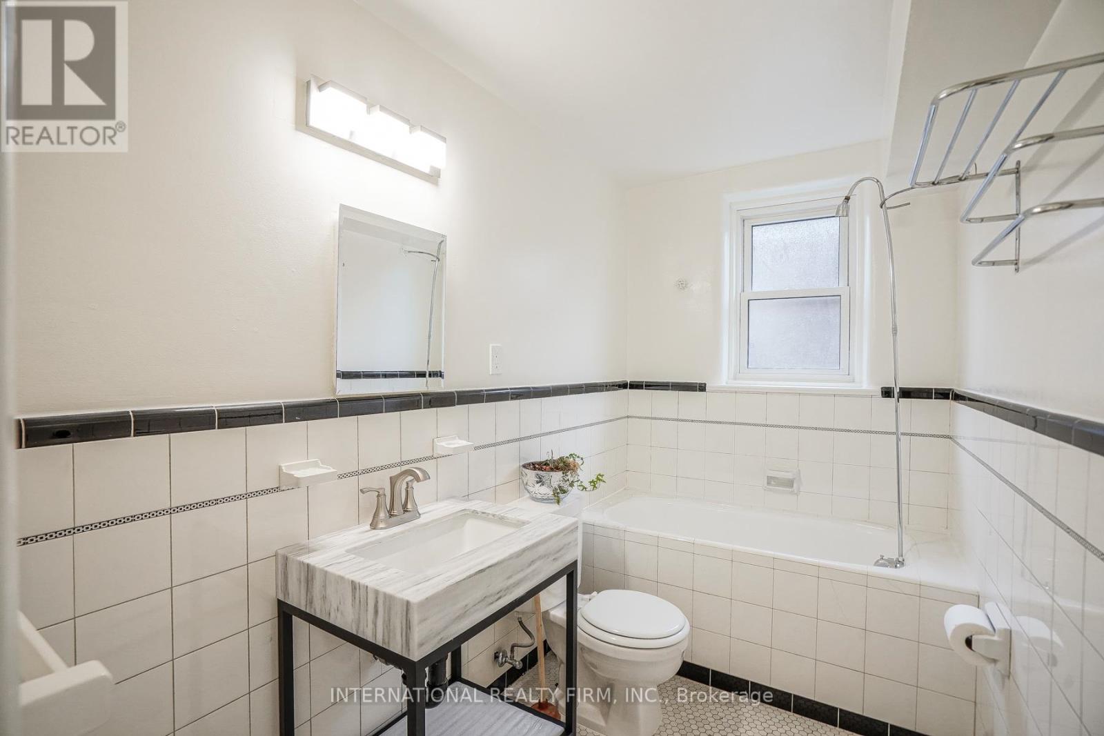 3 - 295 Indian Grve E, Toronto, Ontario M6P 2H6 - Photo 18 - W12409416