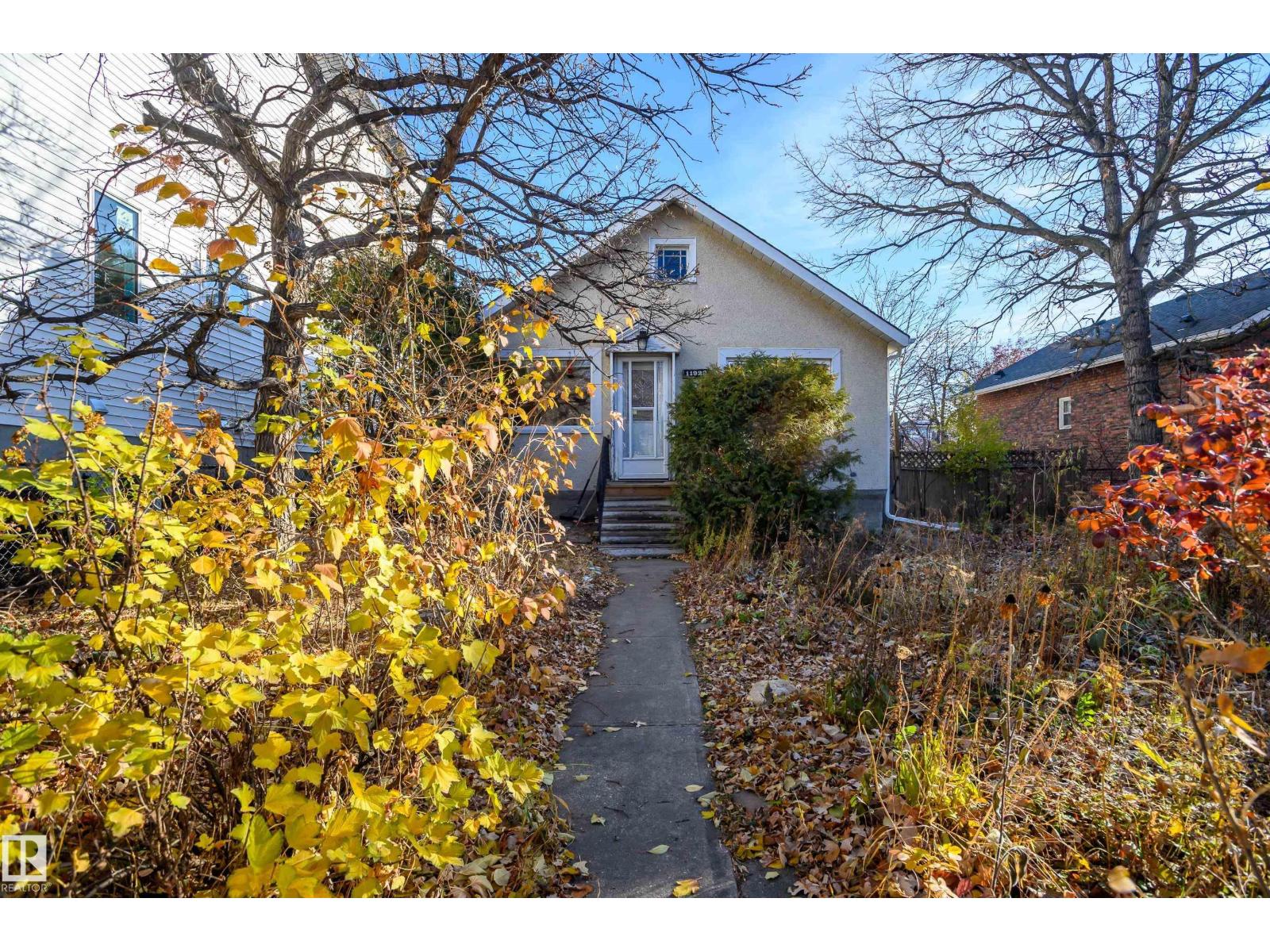 11923 90 St Nw, Edmonton, Alberta  T5B 3Y8 - Photo 1 - E4464646