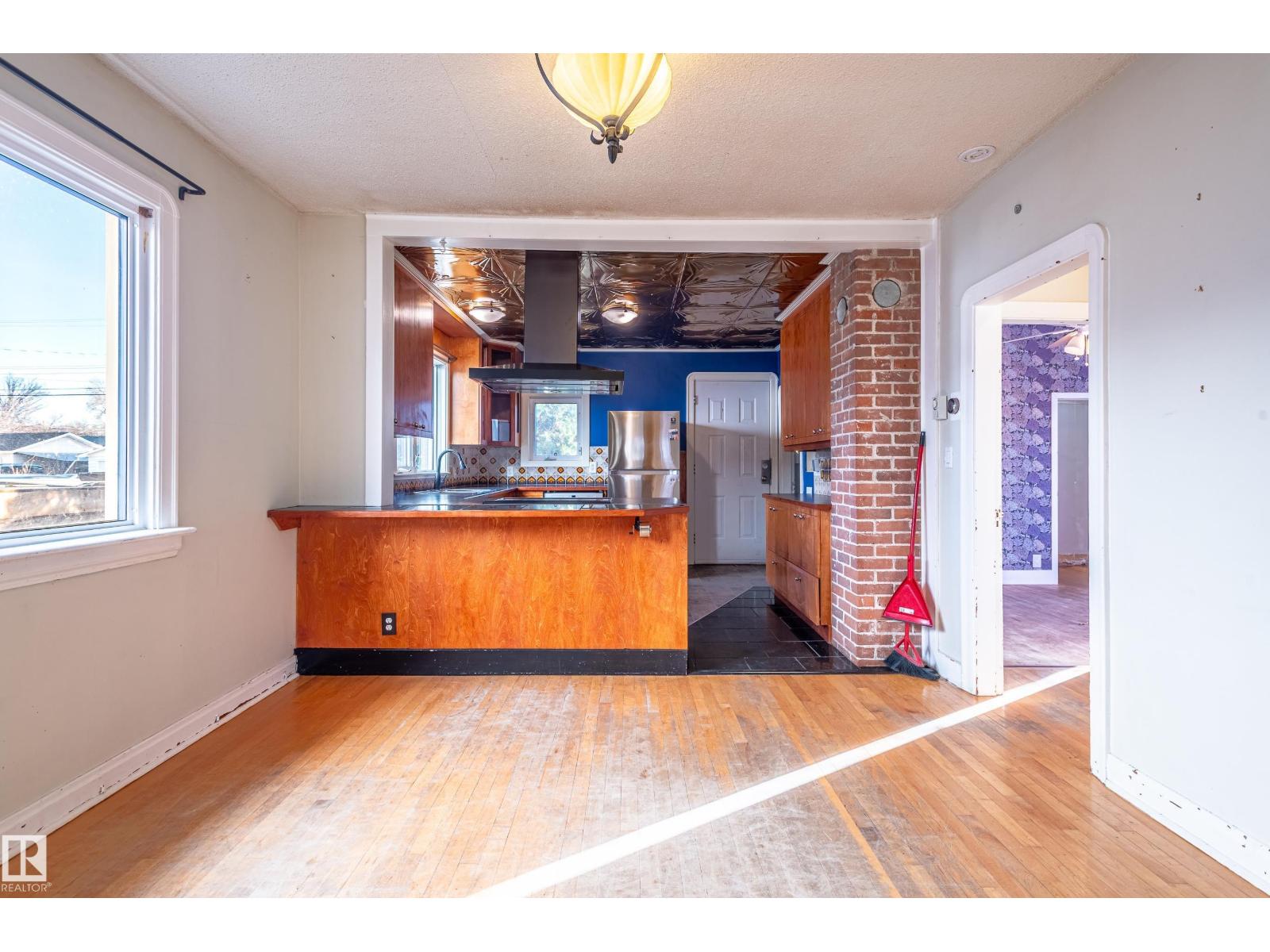 11923 90 St Nw, Edmonton, Alberta  T5B 3Y8 - Photo 4 - E4464646