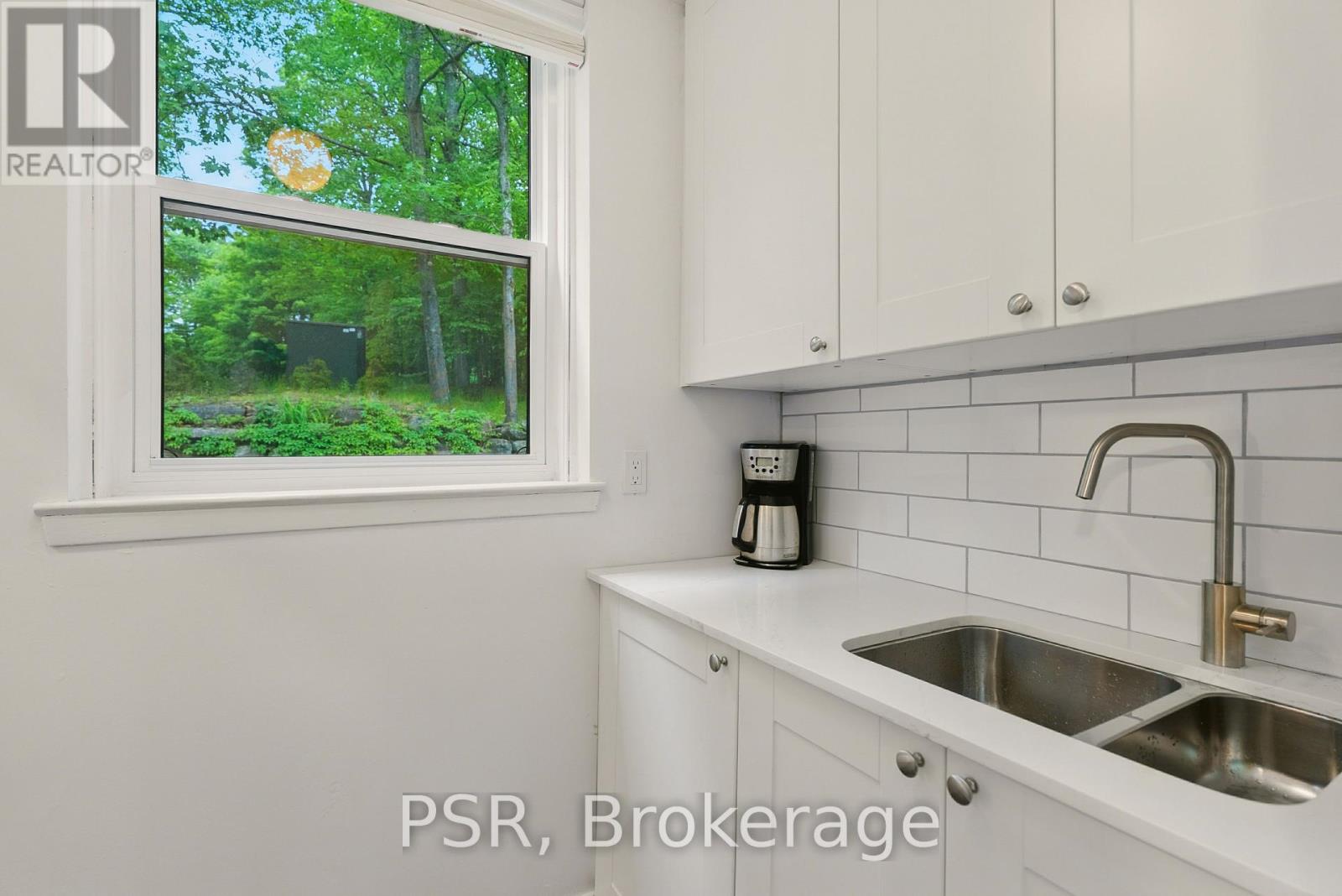 117 - 12 Bigwin Island, Lake Of Bays, Ontario  P0B 1A0 - Photo 5 - X12220338