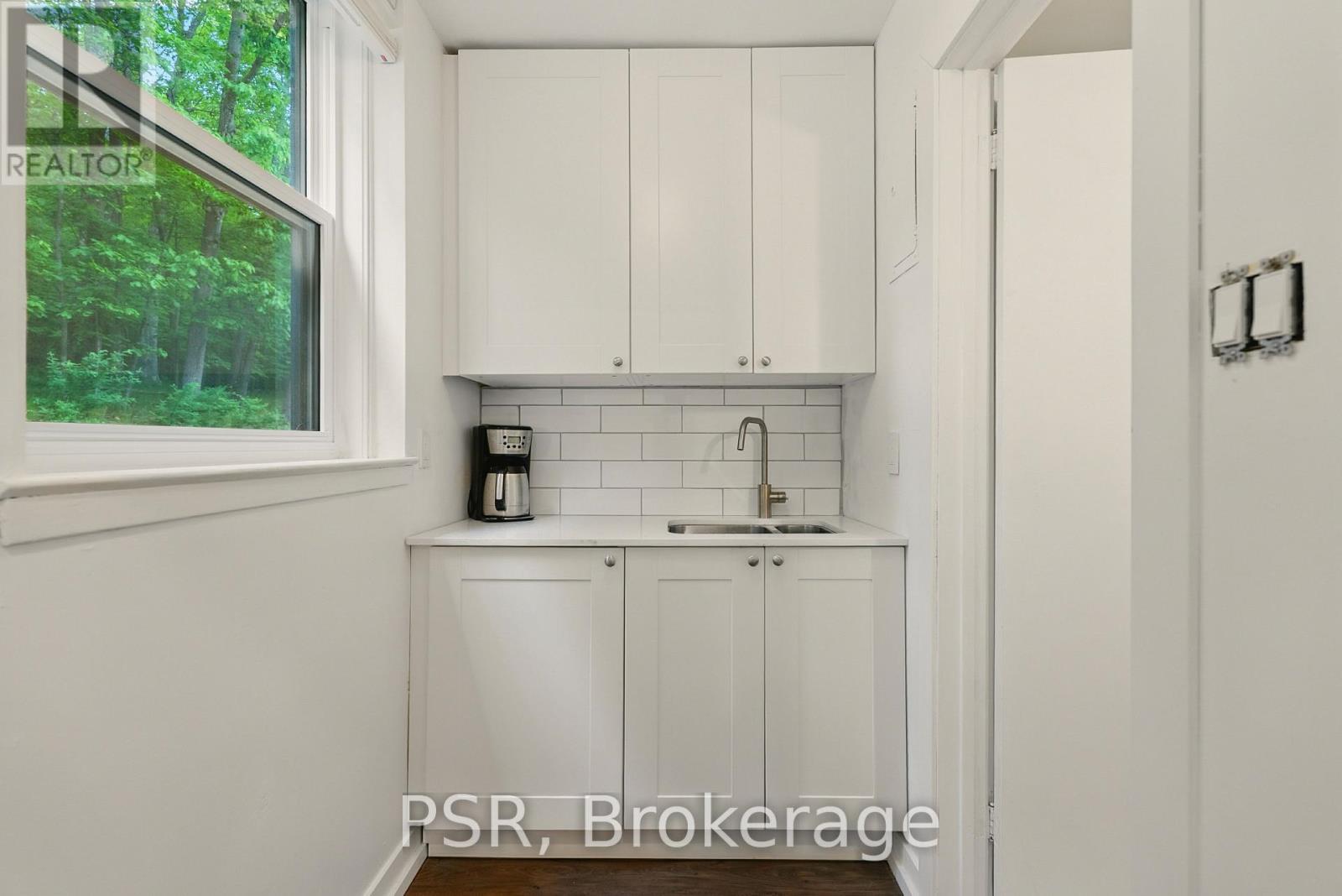 117 - 12 Bigwin Island, Lake Of Bays, Ontario  P0B 1A0 - Photo 4 - X12220338