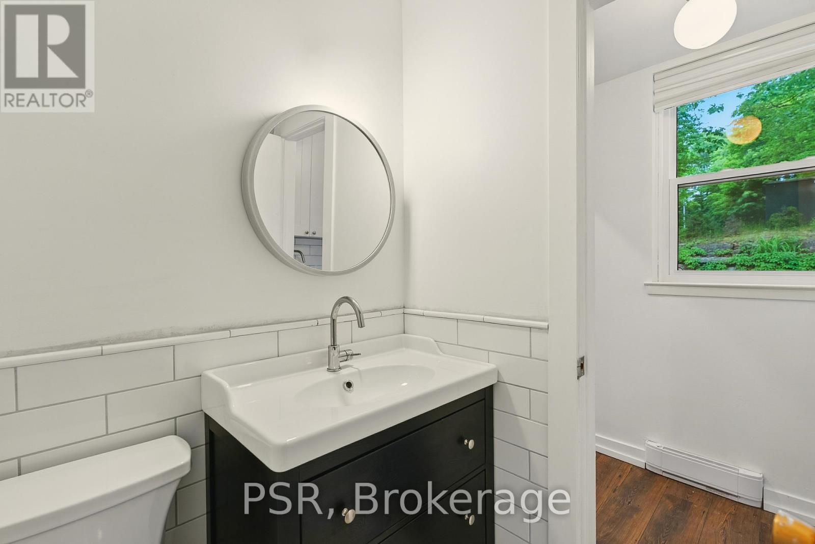 117 - 12 Bigwin Island, Lake Of Bays, Ontario  P0B 1A0 - Photo 8 - X12220338