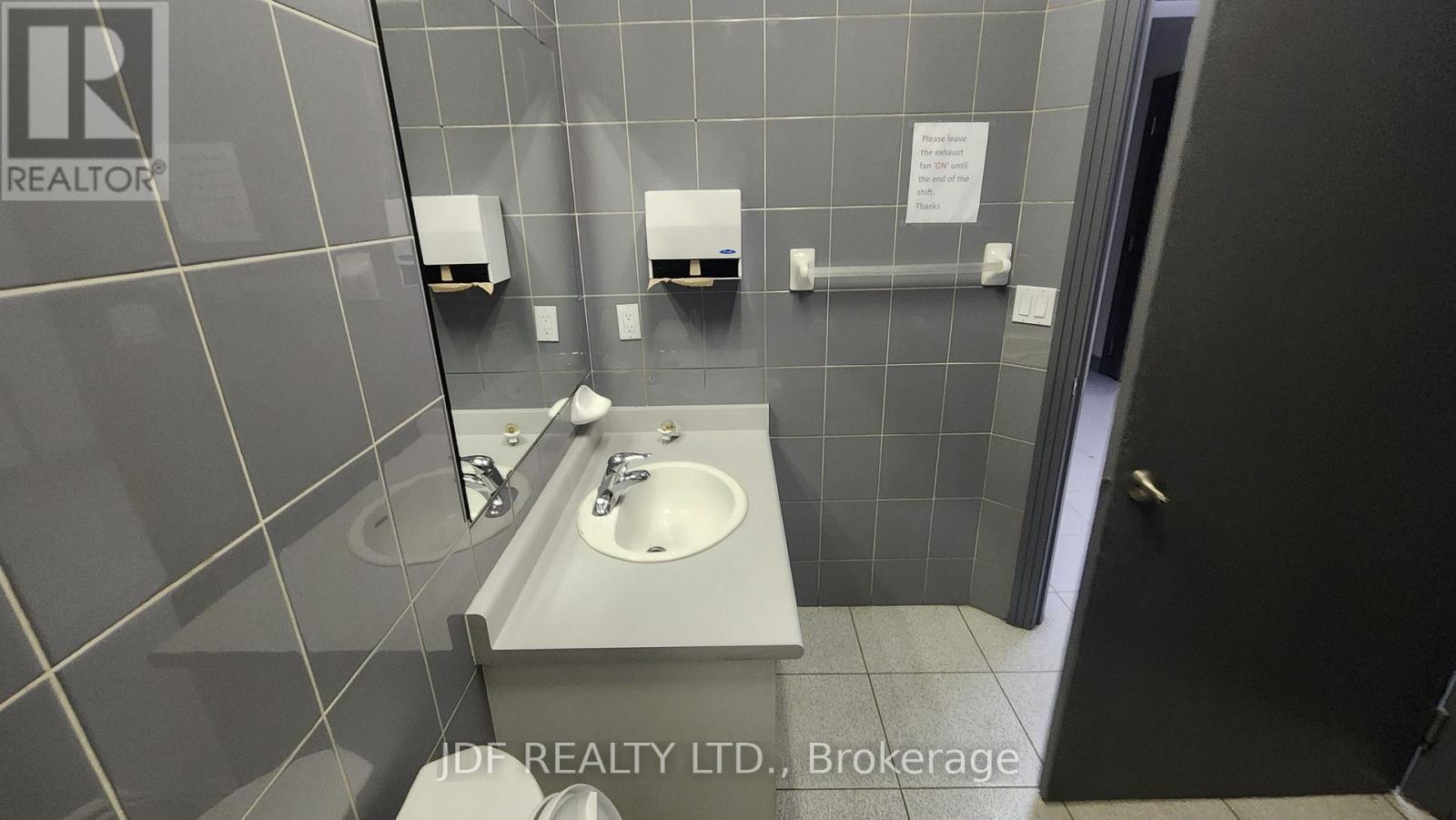 11-14 - 577 Edgeley Boulevard, Vaughan, Ontario L4K 4B2 - Photo 16 - N12507468