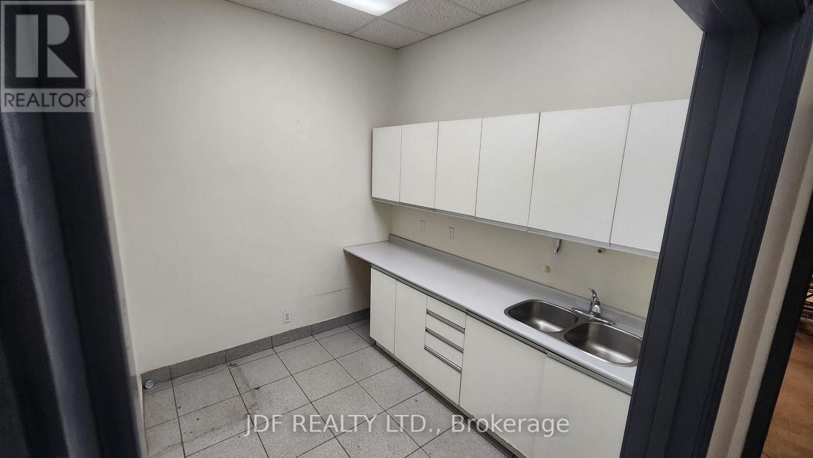 11-14 - 577 Edgeley Boulevard, Vaughan, Ontario L4K 4B2 - Photo 17 - N12507468