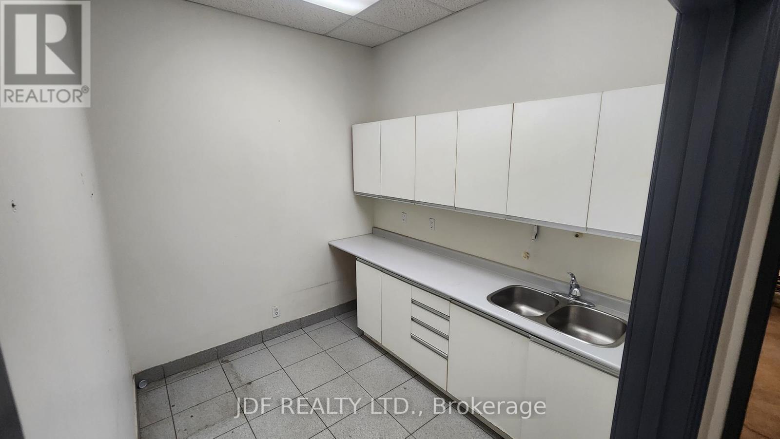 11-14 - 577 Edgeley Boulevard, Vaughan, Ontario L4K 4B2 - Photo 18 - N12507468