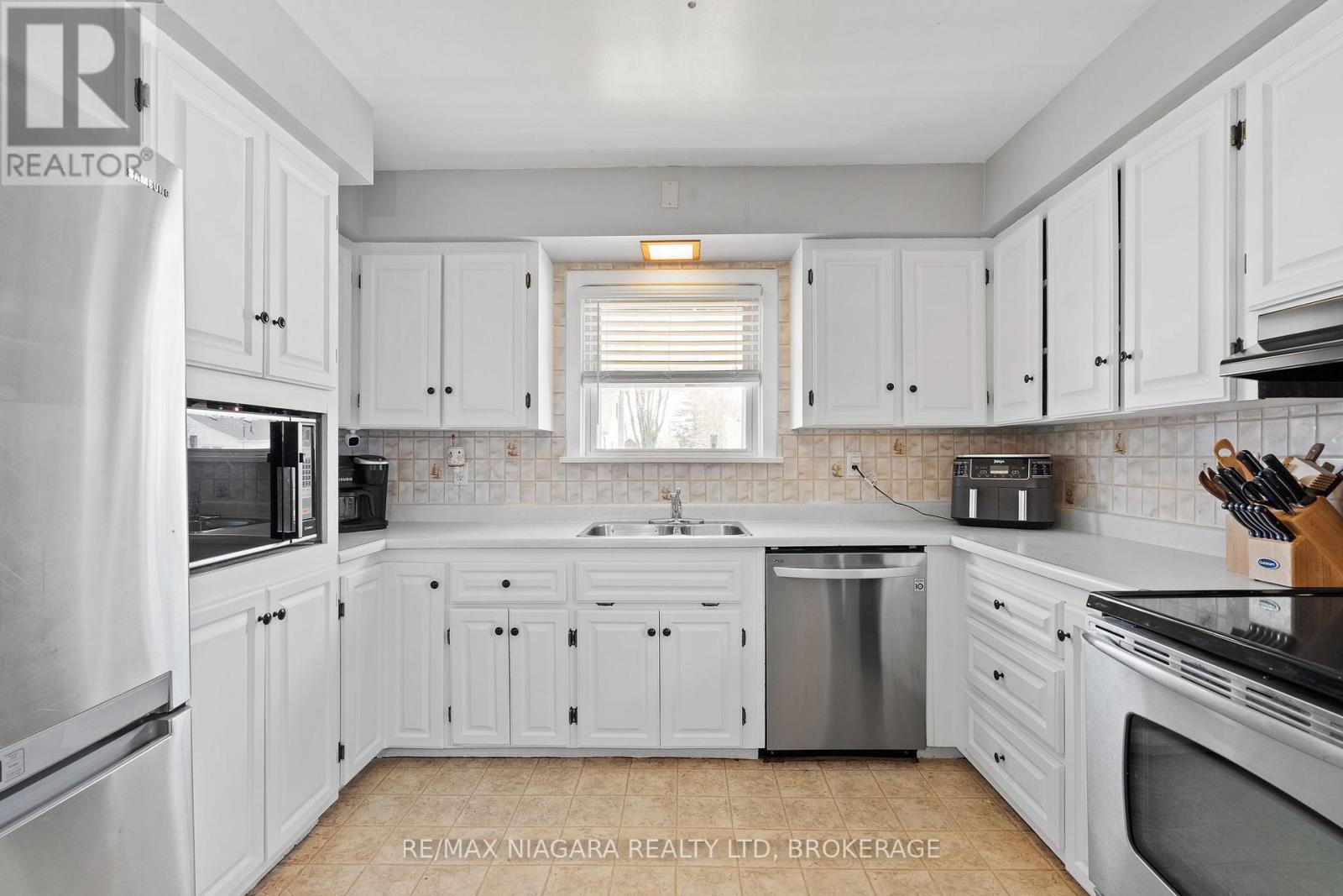 201 Knoll Street, Port Colborne (Main Street), Ontario  L3K 5B4 - Photo 11 - X12507860