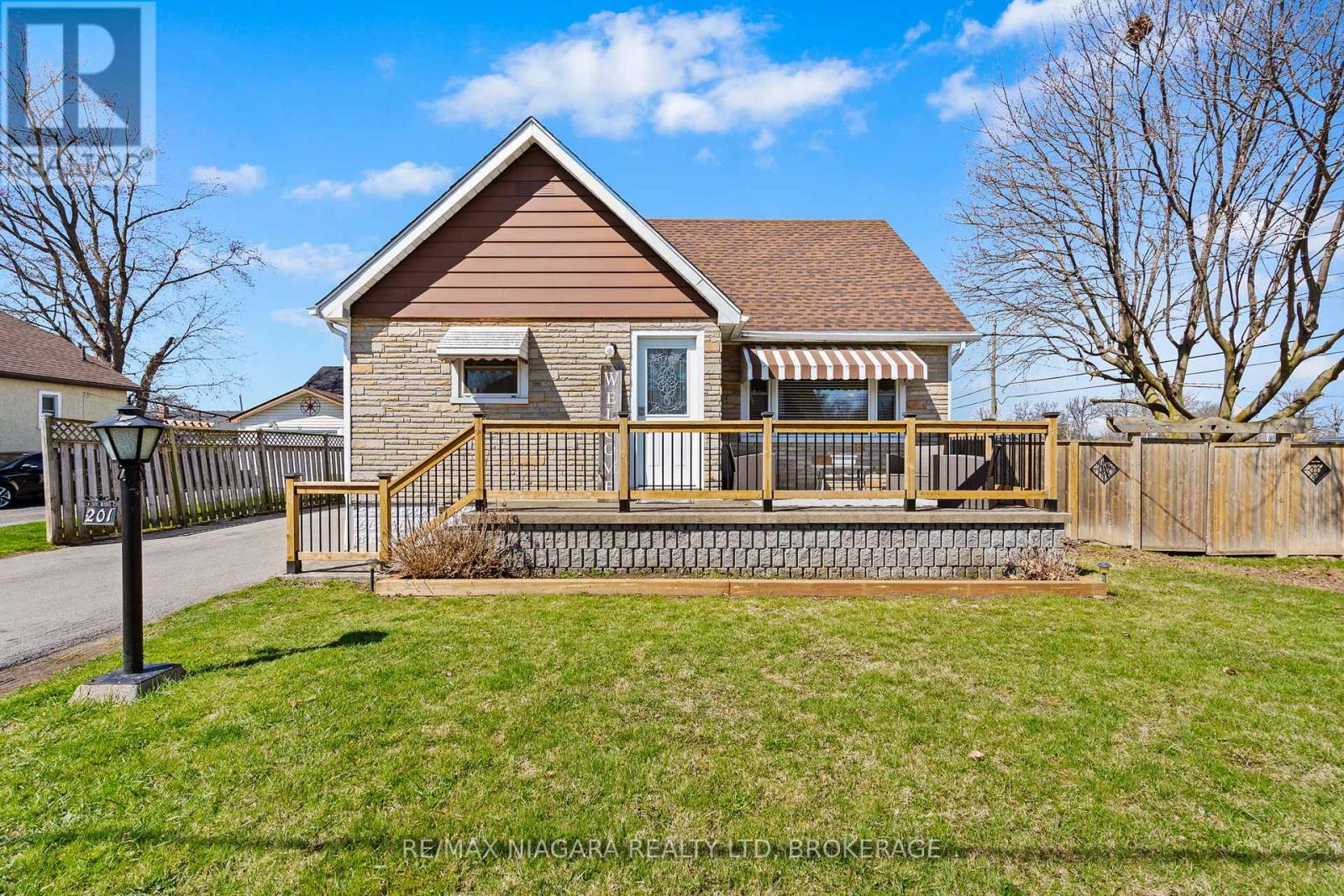 201 Knoll Street, Port Colborne (Main Street), Ontario  L3K 5B4 - Photo 2 - X12507860