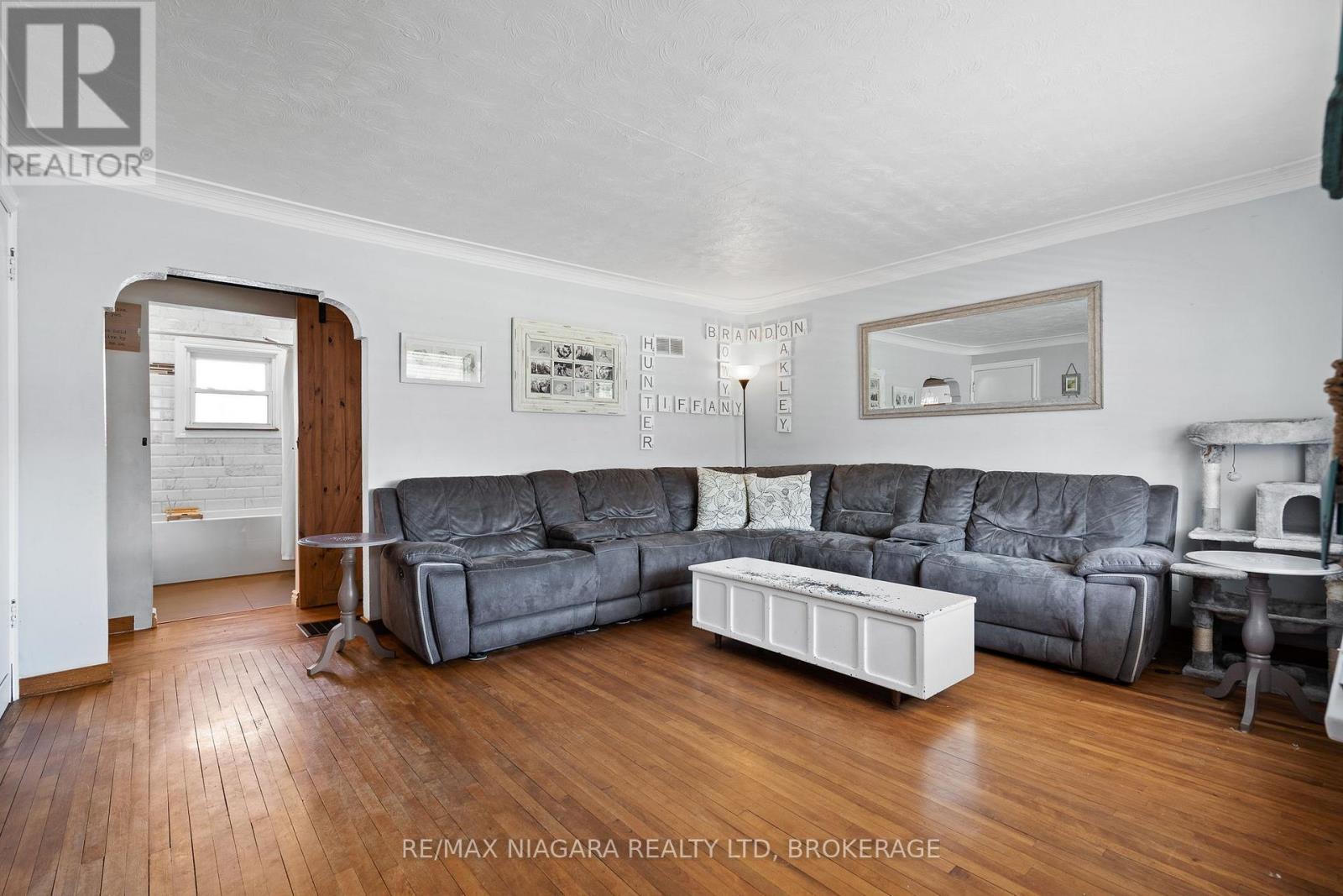 201 Knoll Street, Port Colborne (Main Street), Ontario  L3K 5B4 - Photo 5 - X12507860