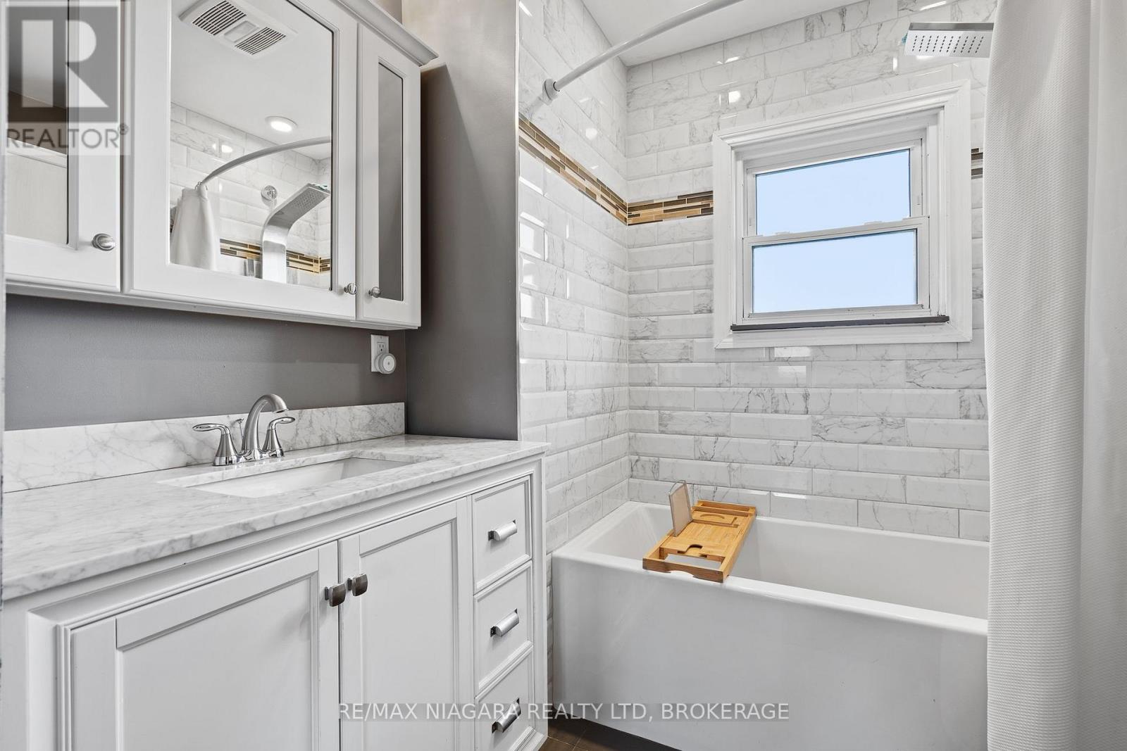 201 Knoll Street, Port Colborne (Main Street), Ontario  L3K 5B4 - Photo 8 - X12507860