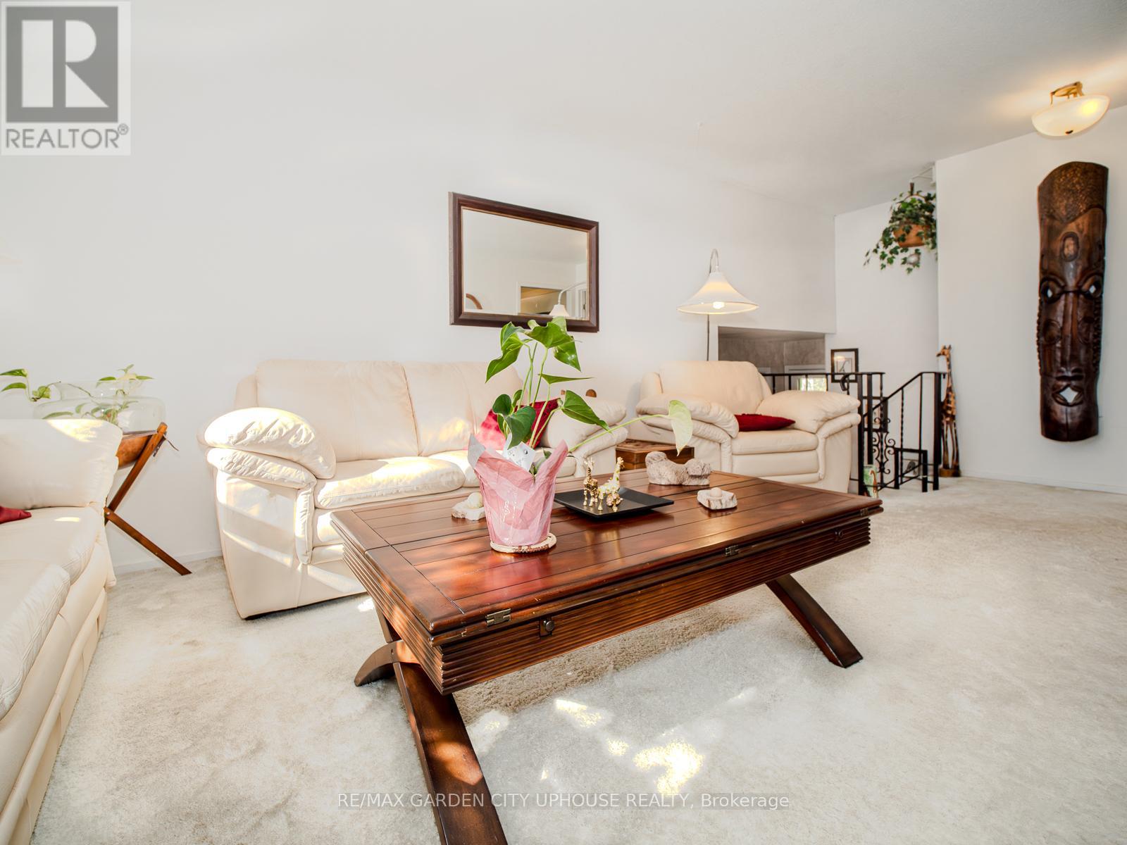 56 The Cedars, St. Catharines, Ontario  L2M 6M8 - Photo 3 - X12507976