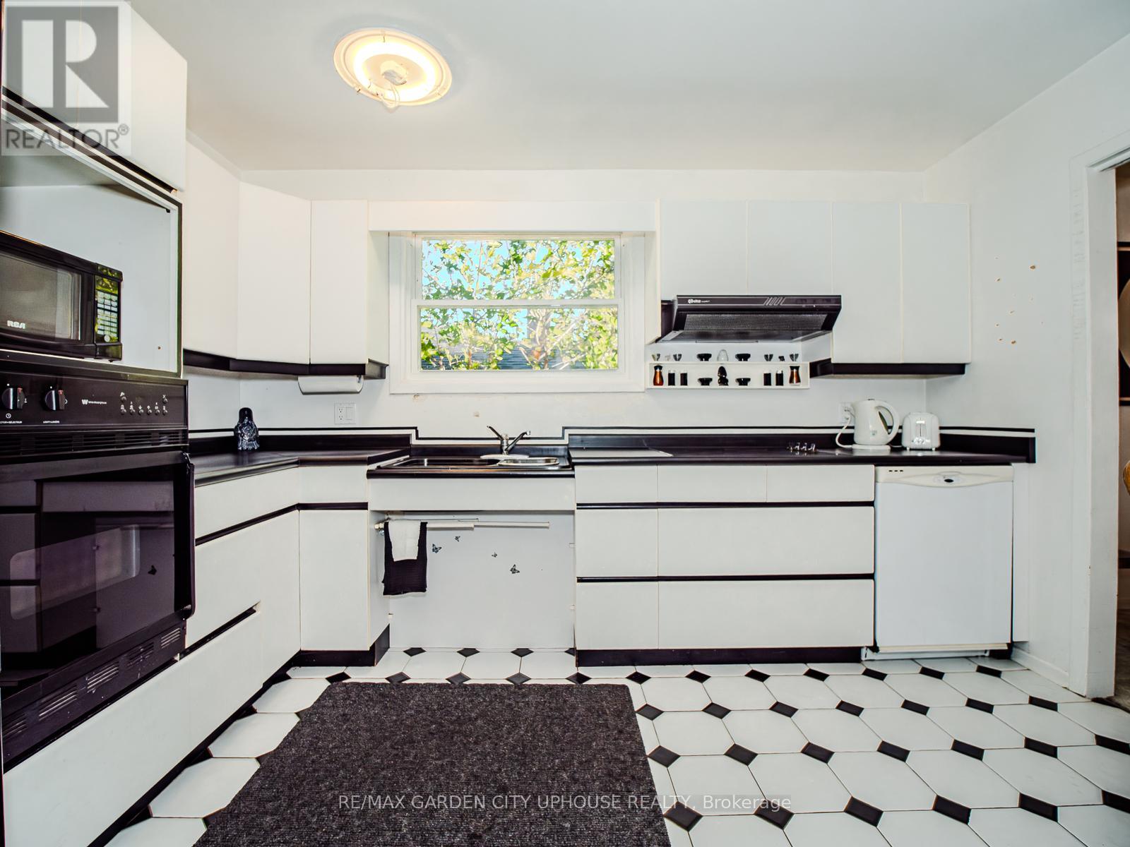 56 The Cedars, St. Catharines, Ontario  L2M 6M8 - Photo 8 - X12507976