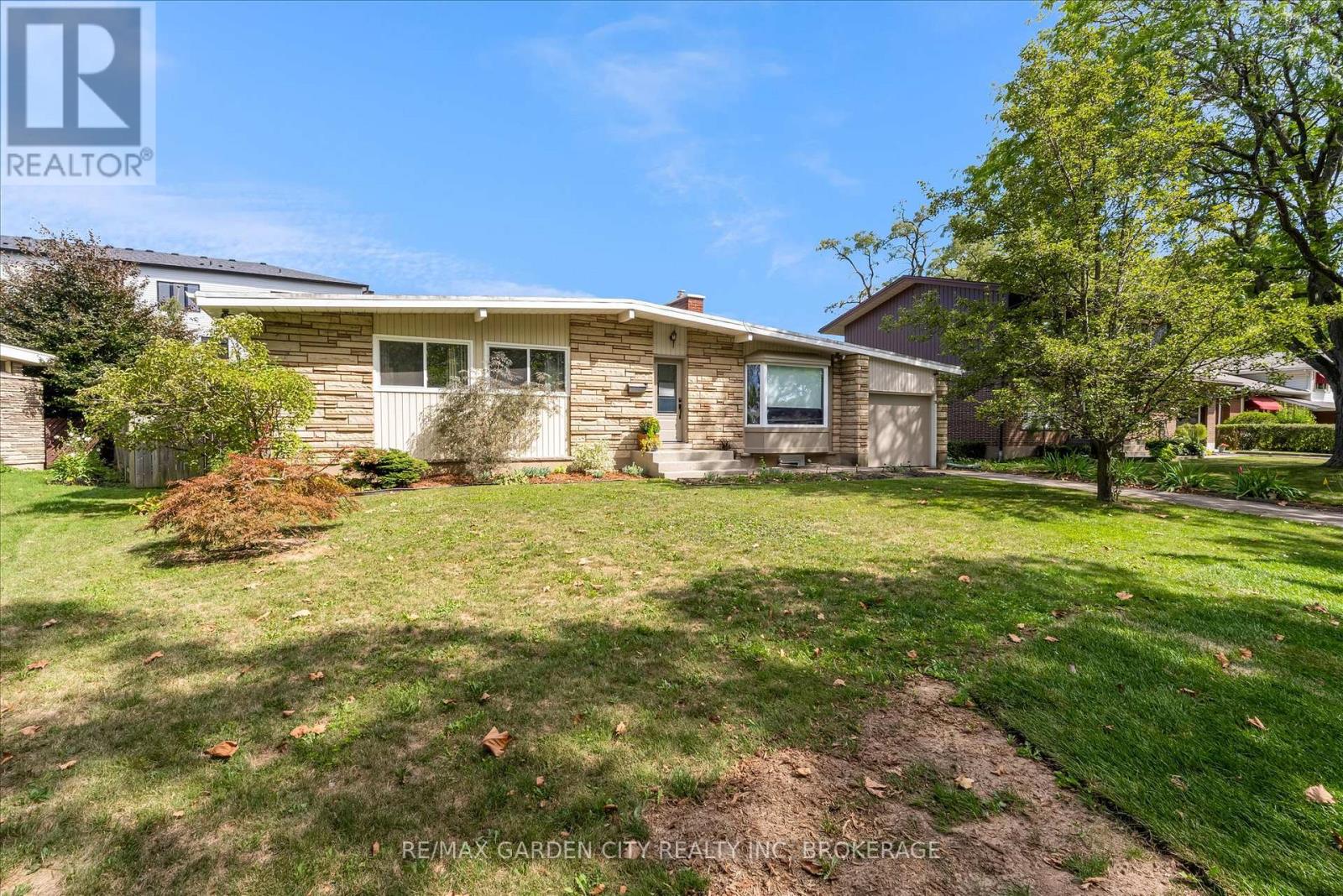 15 Jasmin Crescent, St. Catharines, Ontario  L2T 2B9 - Photo 2 - X12508018