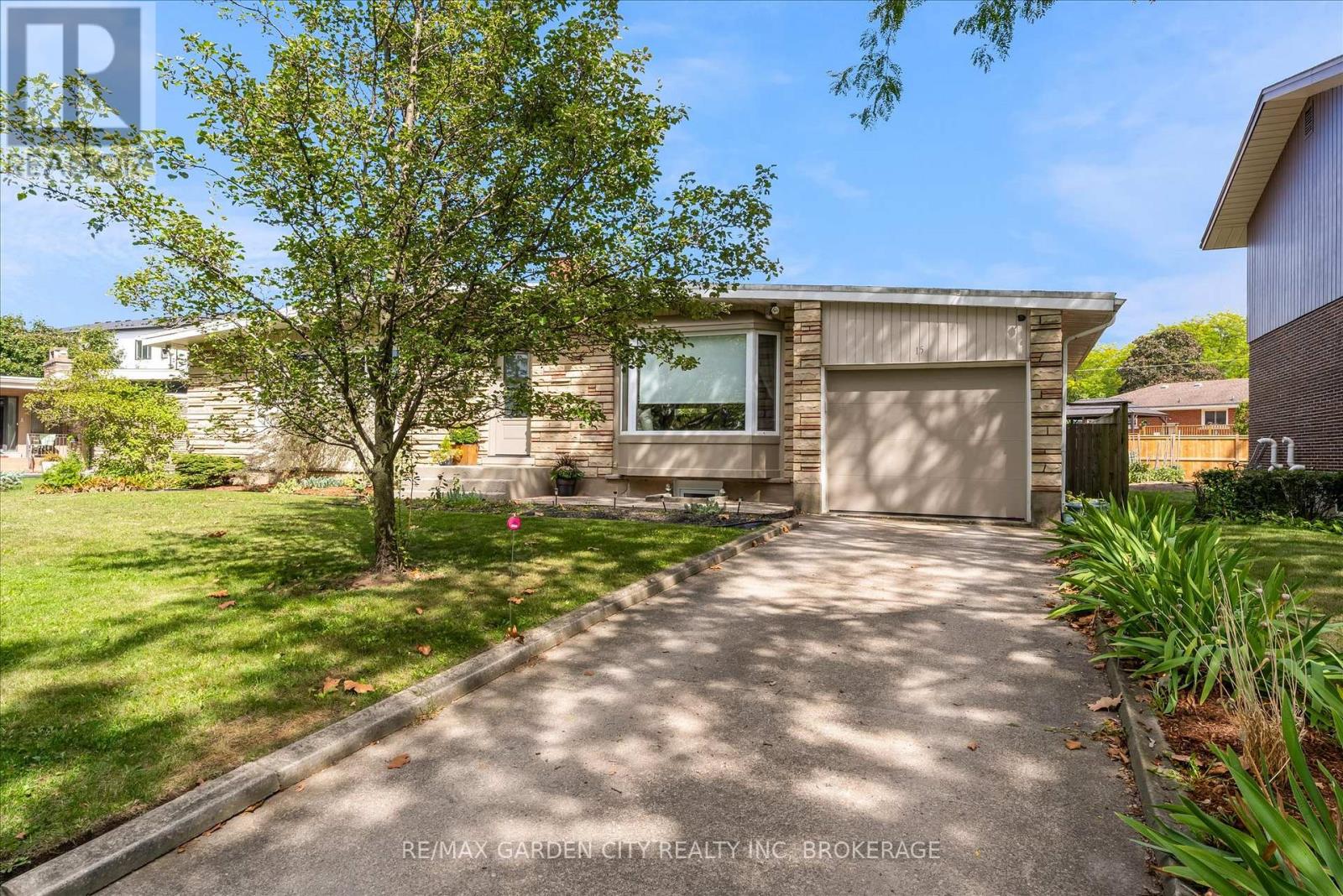 15 Jasmin Crescent, St. Catharines, Ontario  L2T 2B9 - Photo 3 - X12508018