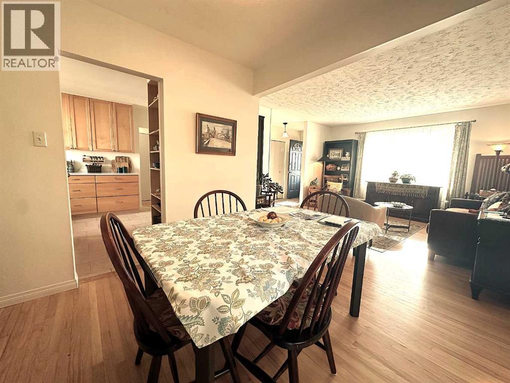 4736 Worcester Drive Sw, Calgary, Alberta  T3C 3L6 - Photo 4 - A2264201