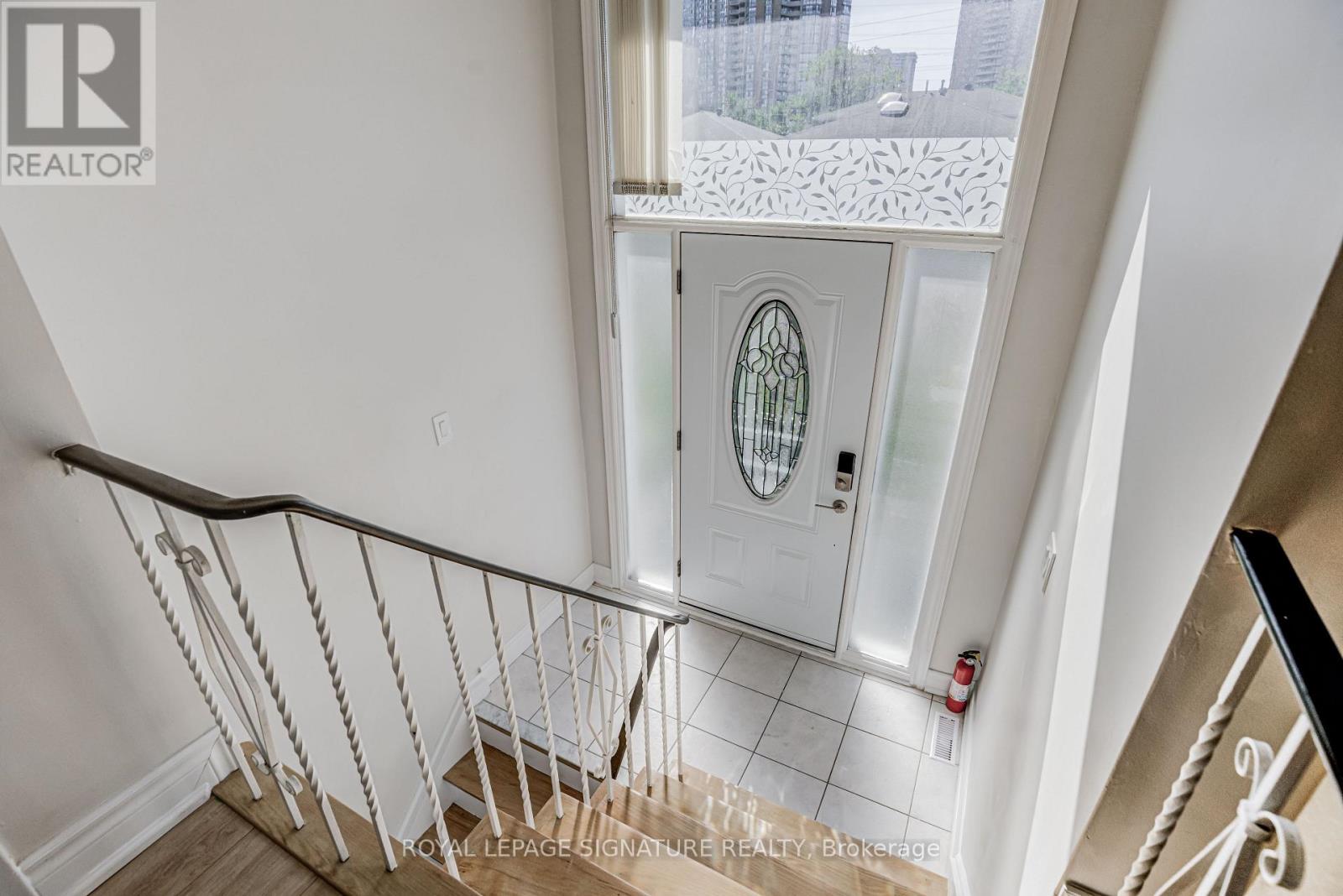 65 Bedle Avenue, Toronto, Ontario  M2H 1K7 - Photo 3 - C12507604