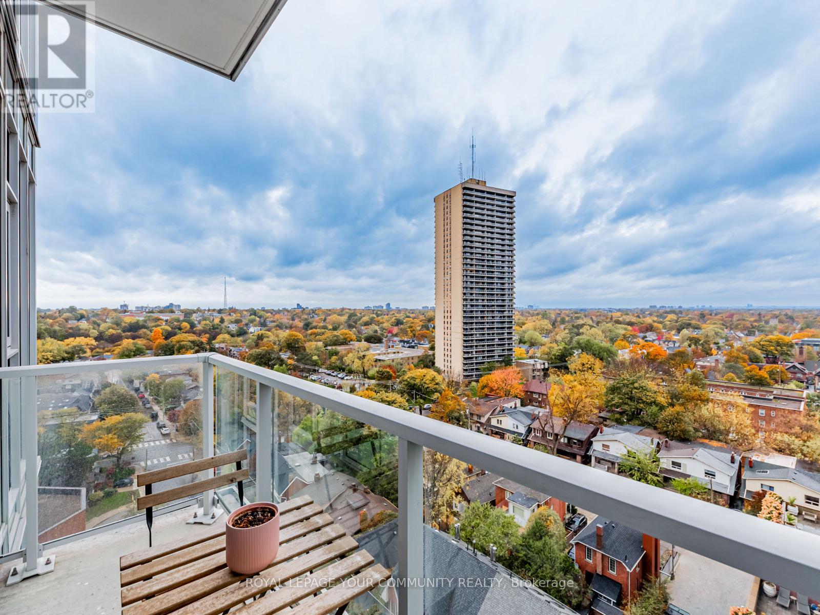 1021 - 33 HELENDALE AVENUE, Toronto, Ontario