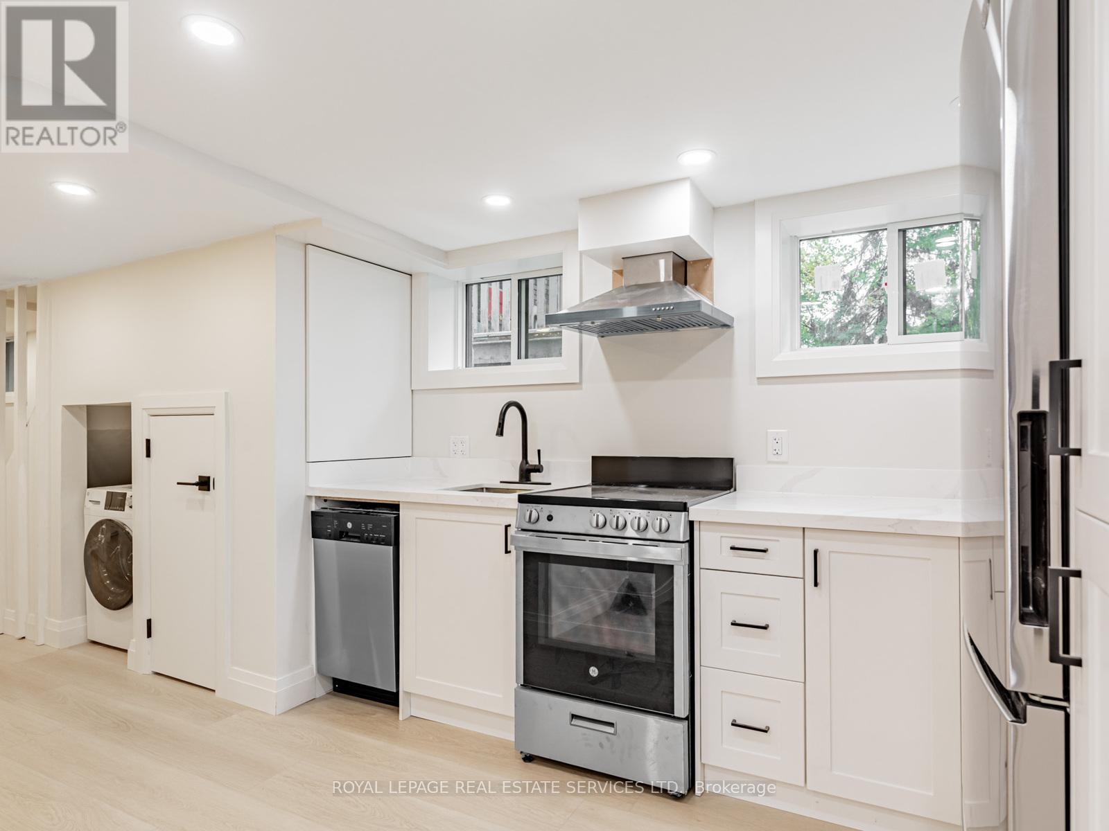 61 Yonge Boulevard, Toronto, Ontario  M5M 3G7 - Photo 10 - C12507700