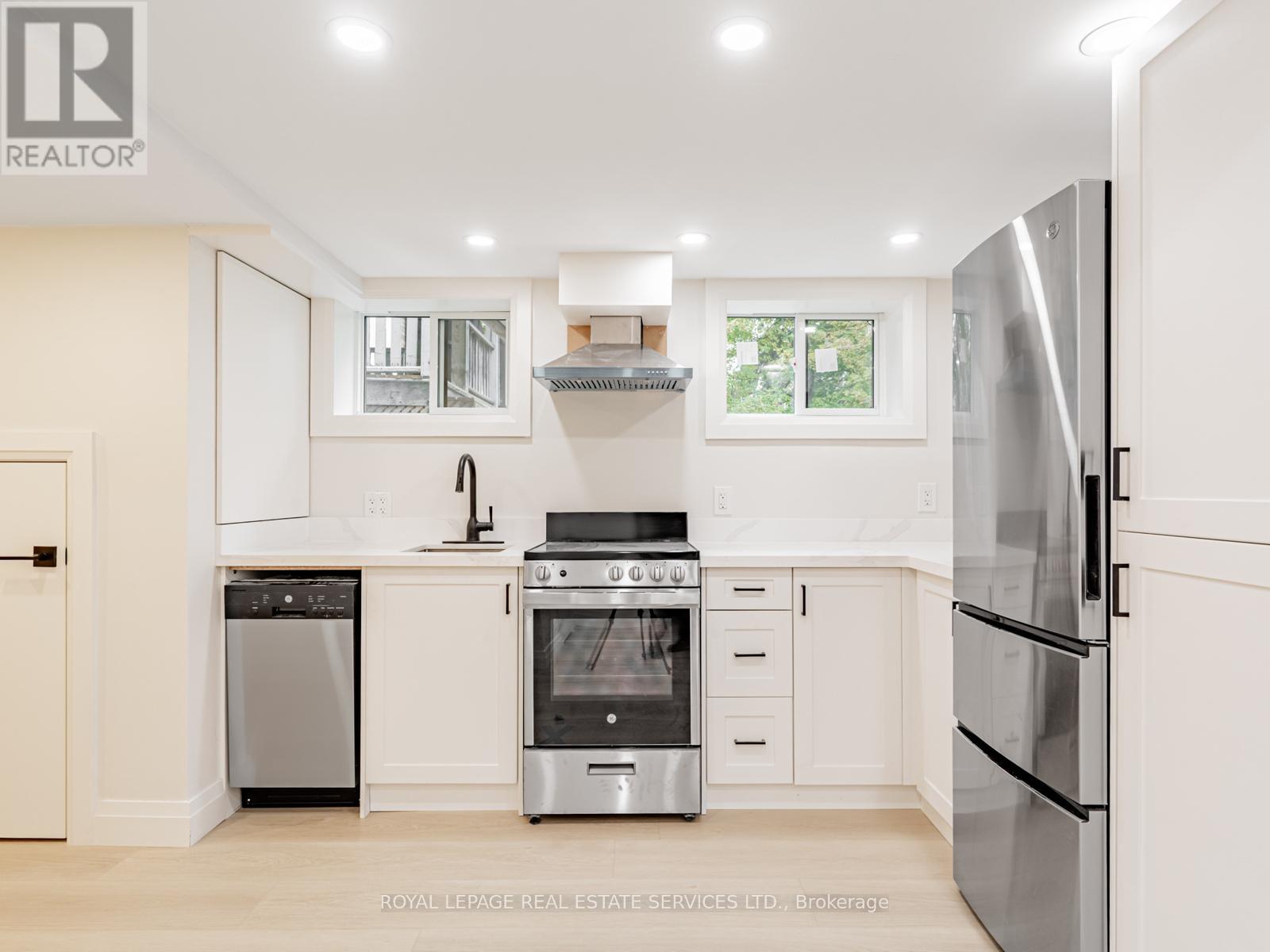 61 Yonge Boulevard, Toronto, Ontario  M5M 3G7 - Photo 11 - C12507700