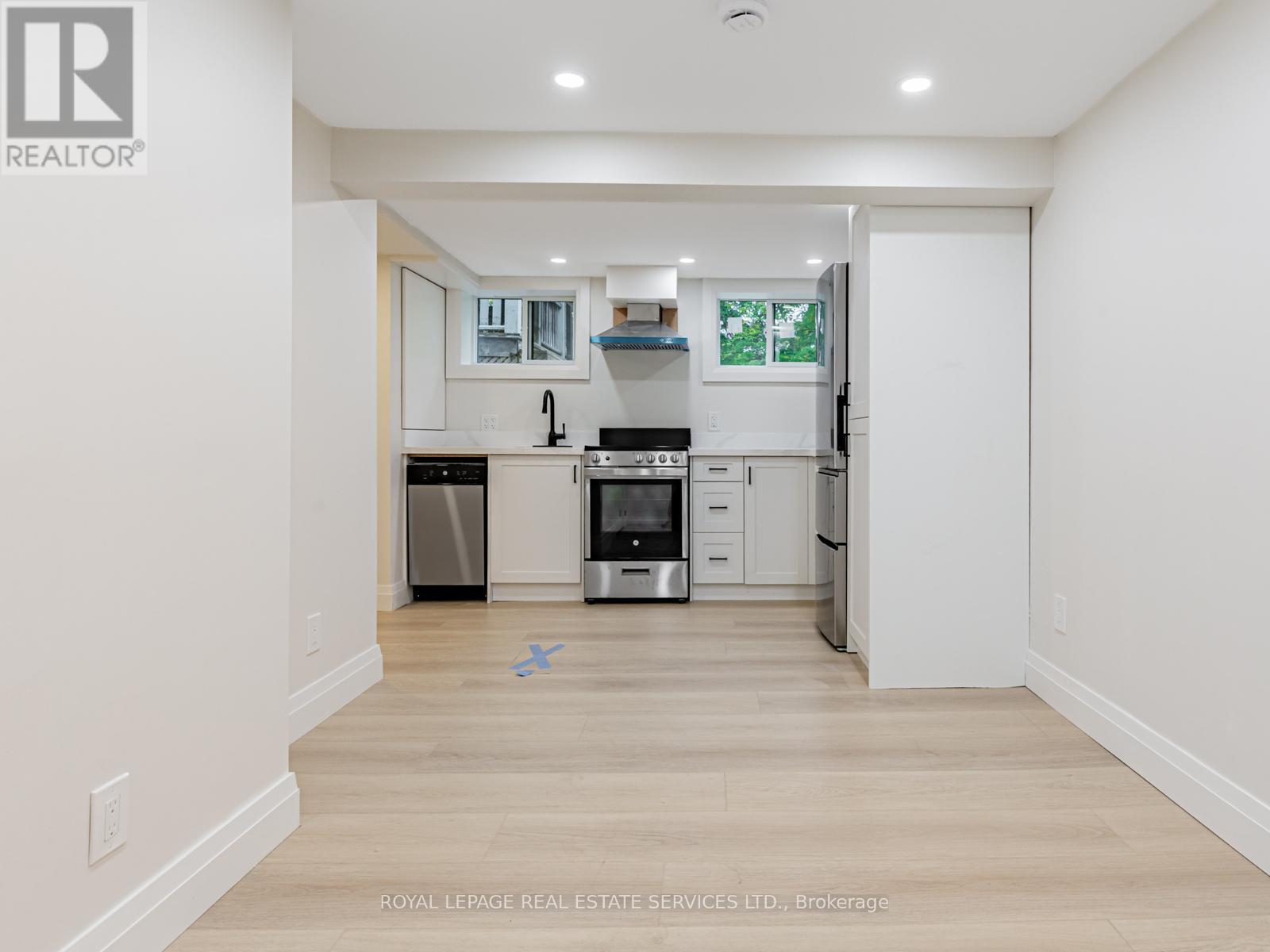 61 Yonge Boulevard, Toronto, Ontario  M5M 3G7 - Photo 17 - C12507700