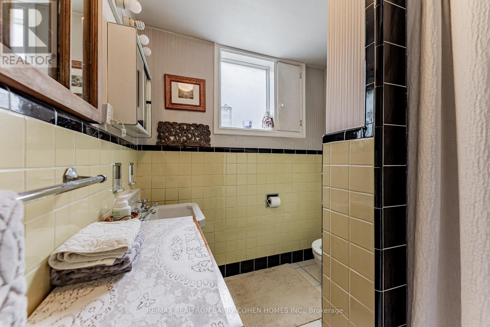 200 Cortleigh Boulevard, Toronto, Ontario  M5N 1P5 - Photo 14 - C12507704