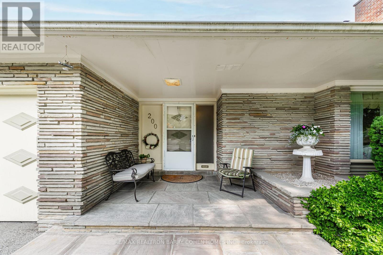 200 Cortleigh Boulevard, Toronto, Ontario  M5N 1P5 - Photo 2 - C12507704